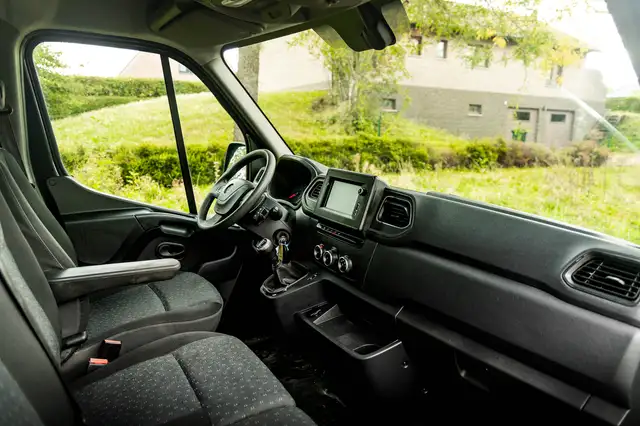 Opel Movano view 7