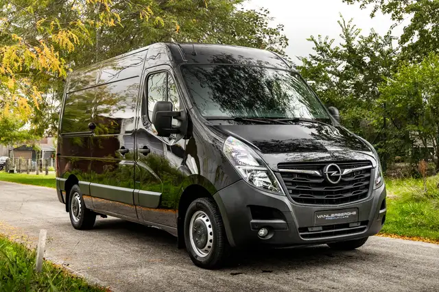 Opel Movano view 3