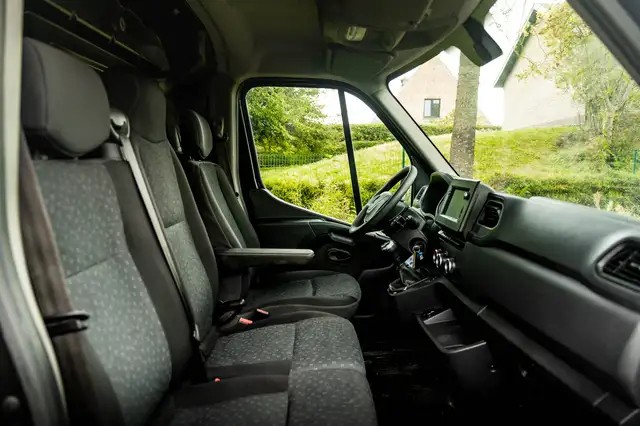 Opel Movano view 8