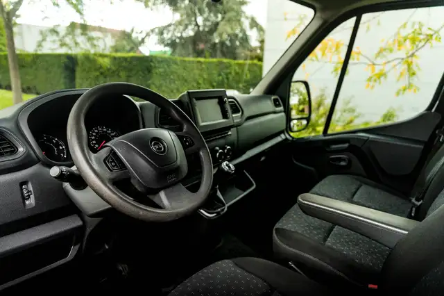Opel Movano view 6