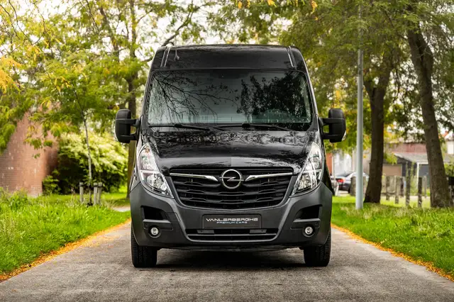 Opel Movano view 2