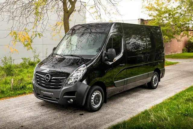 Opel Movano view 4