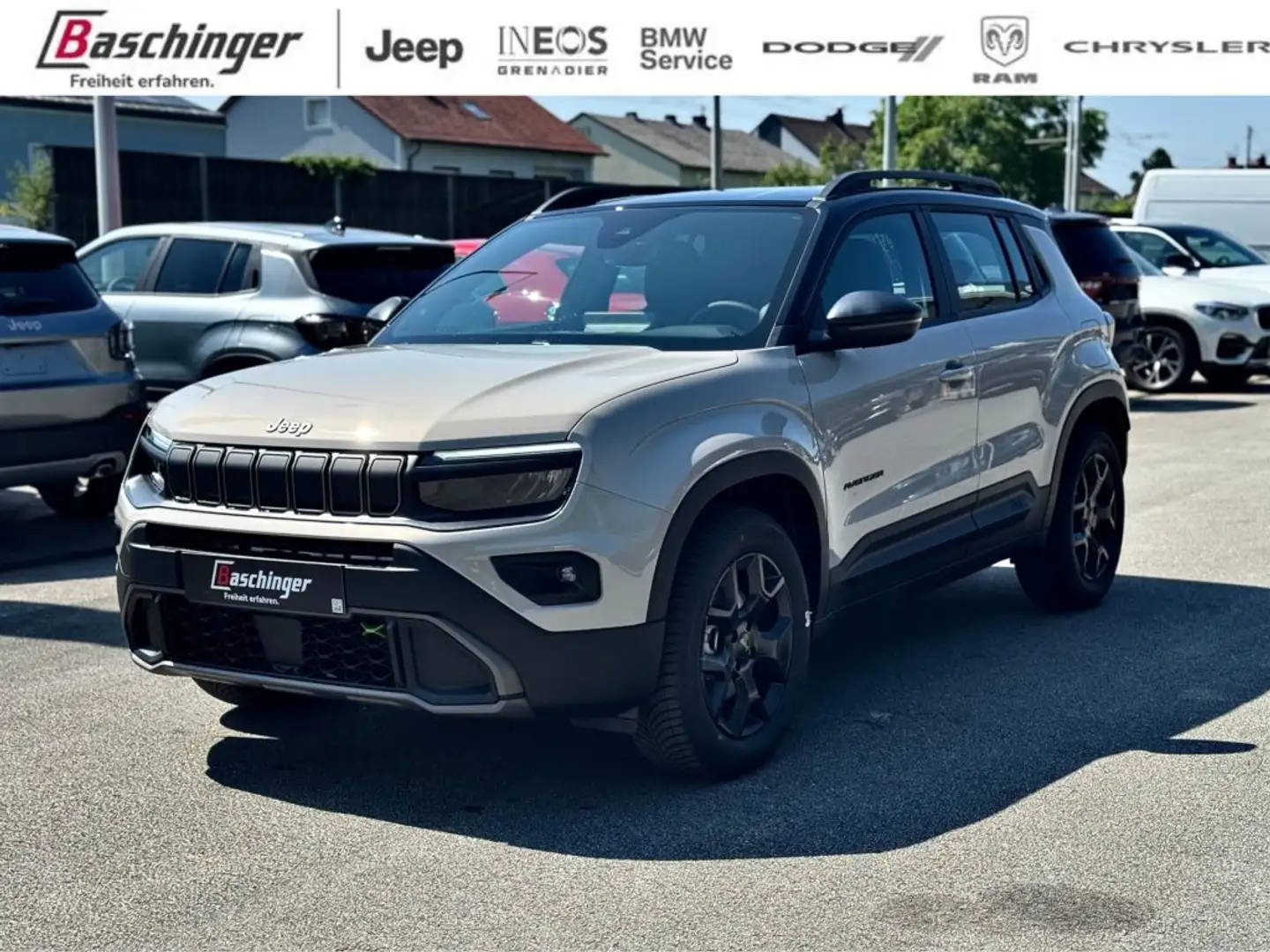 Jeep Avenger 1.2 e-Hybrid 4xe Upland Gris - 1