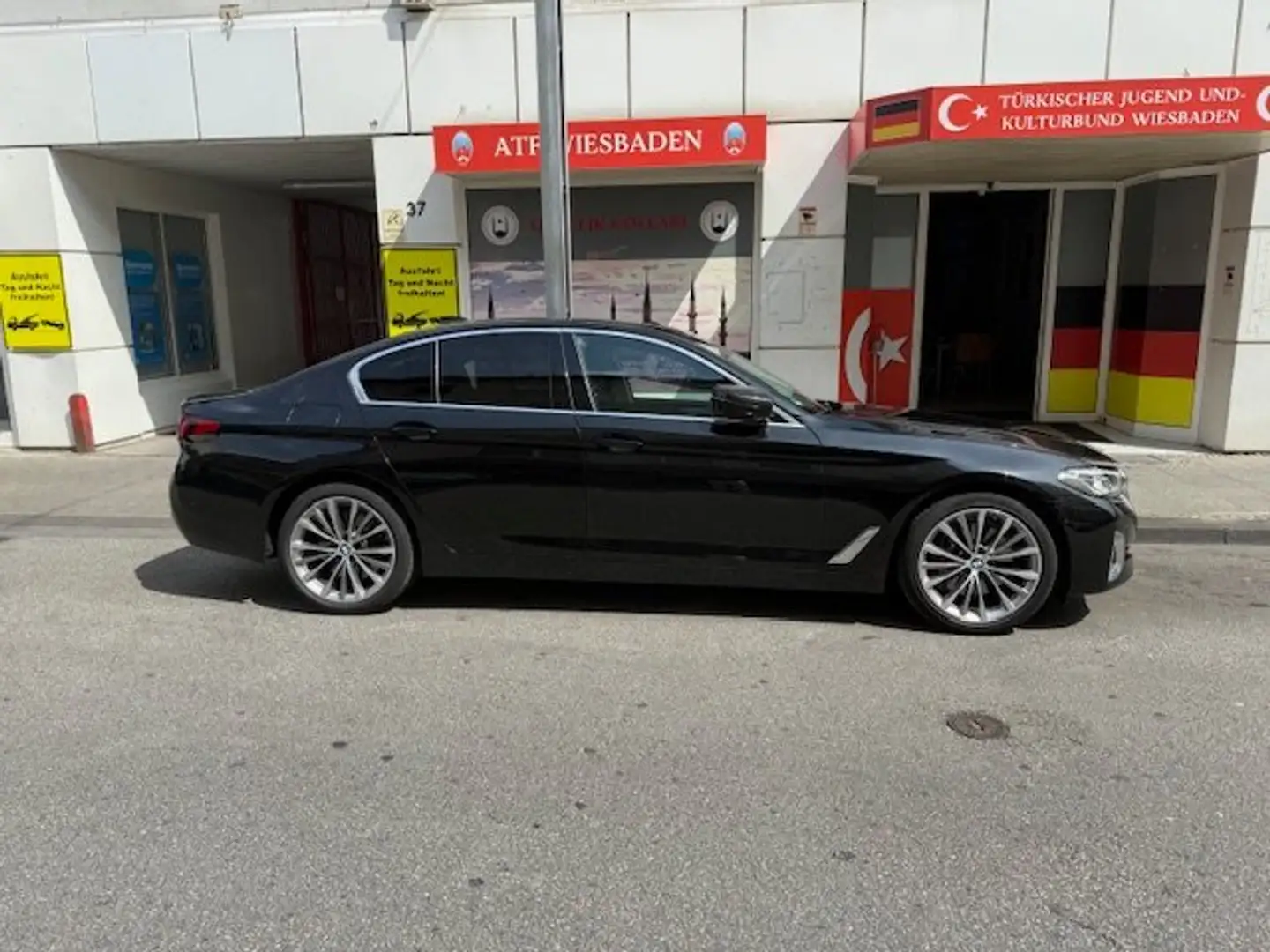 BMW 530 530d Aut. Luxury Line Schwarz - 2