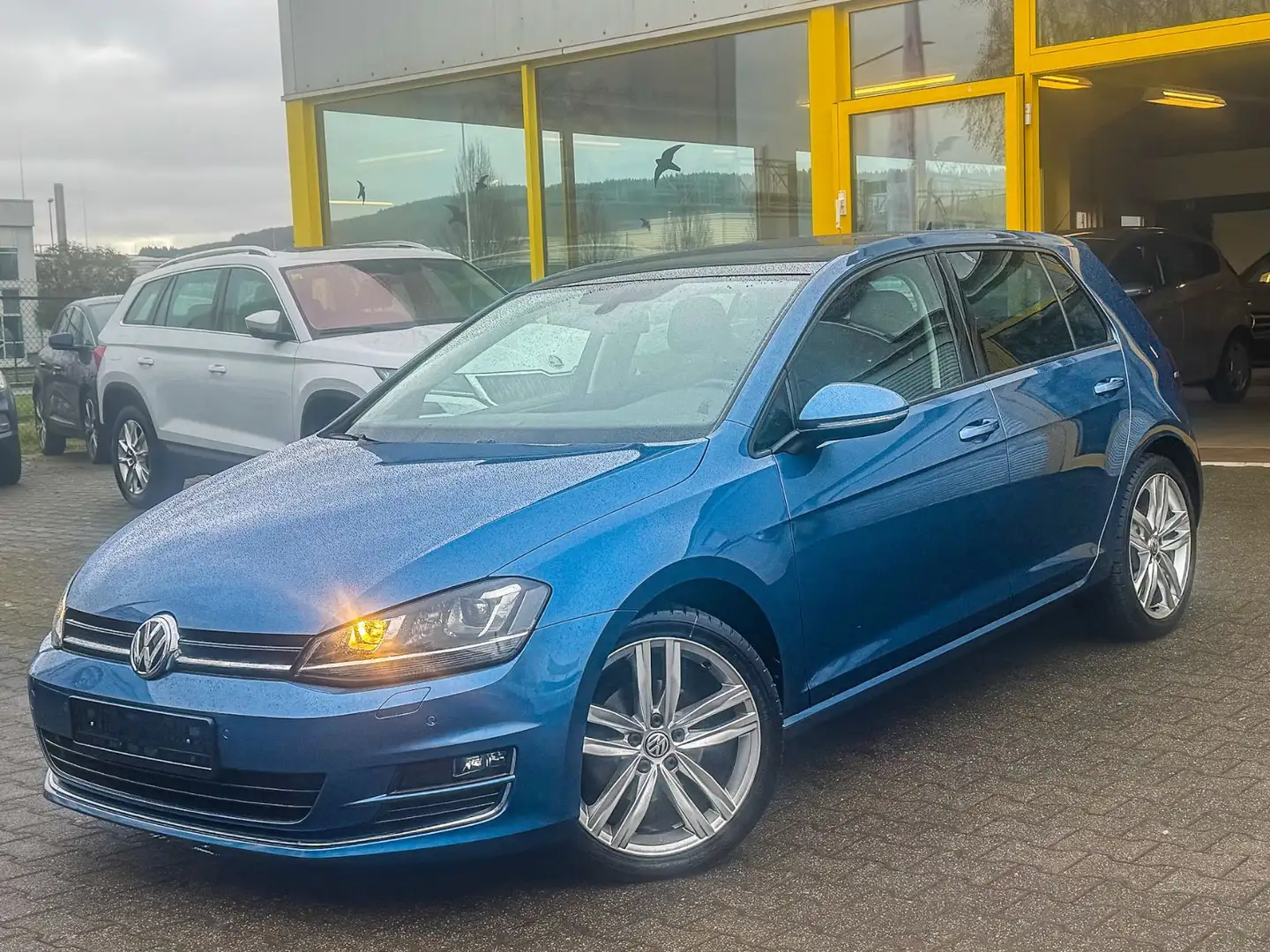 Volkswagen Golf VII Lim. Highline/PANO/DYNAUDIO/ALCANTARA/ Blauw - 1