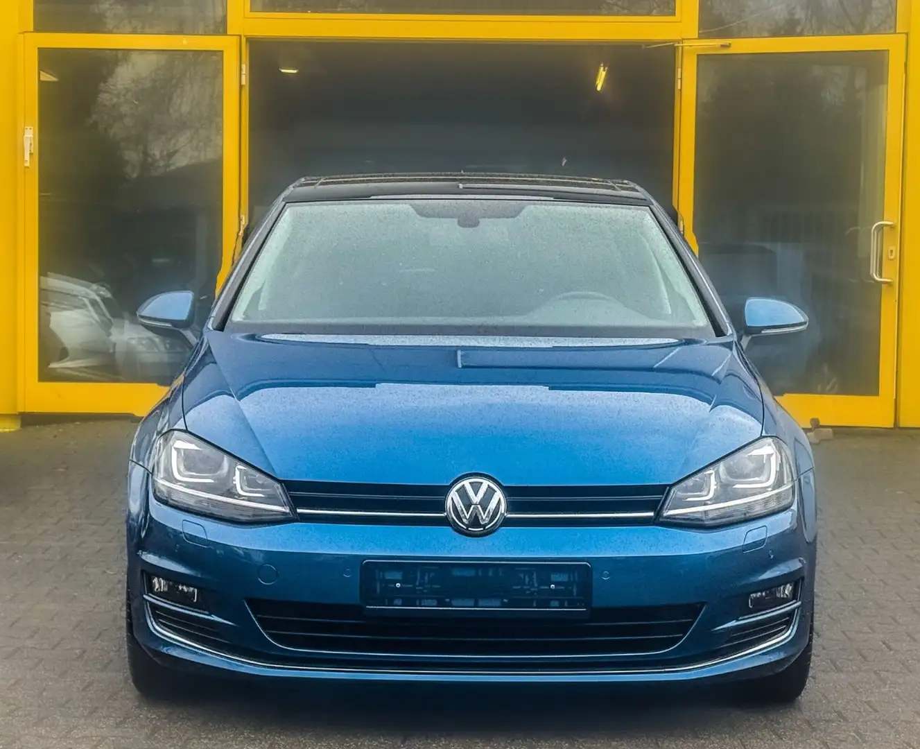 Volkswagen Golf VII Lim. Highline/PANO/DYNAUDIO/ALCANTARA/ Blauw - 2
