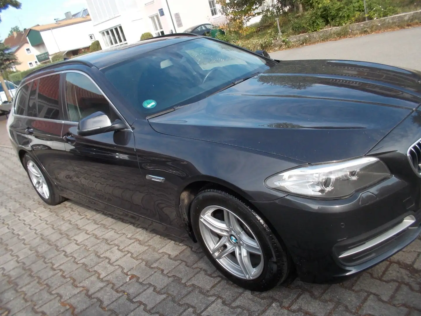 BMW 520 d Touring*Navi*AHK*1A* Grau - 1