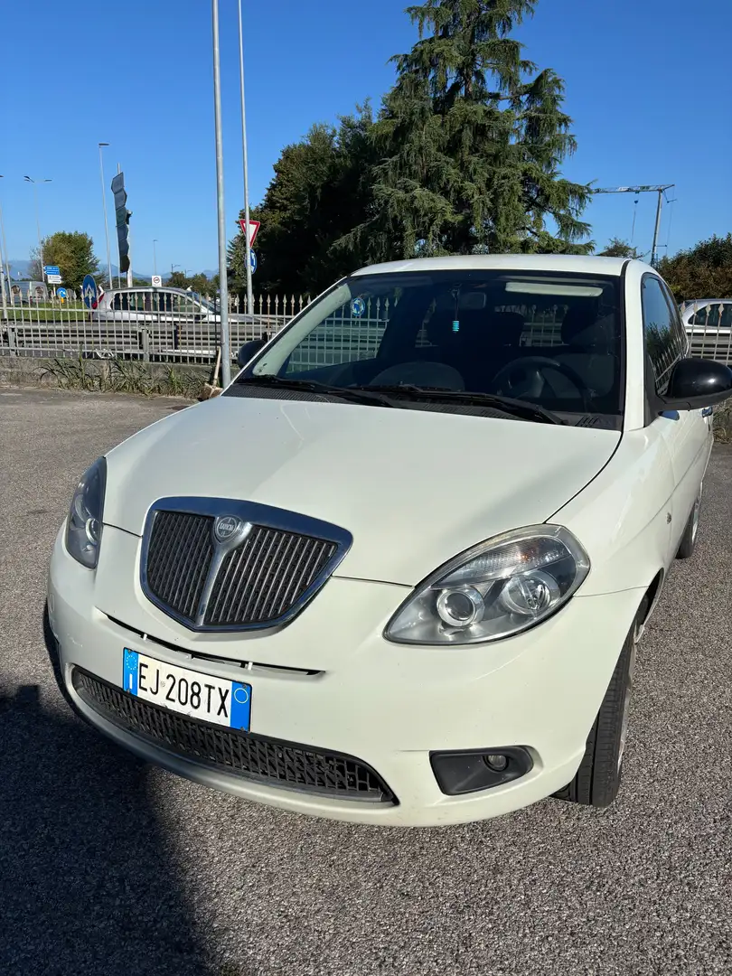 Lancia Ypsilon Ypsilon II 2007 1.2 8v Platinum 69cv Bianco - 1