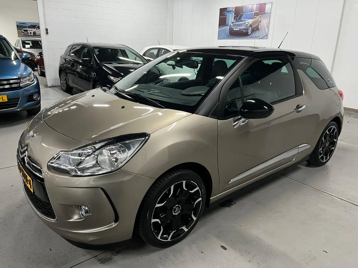 Citroen DS3 1.6 So Chic ECC / NAVIGATIE / VOL-LEDER Beige - 2