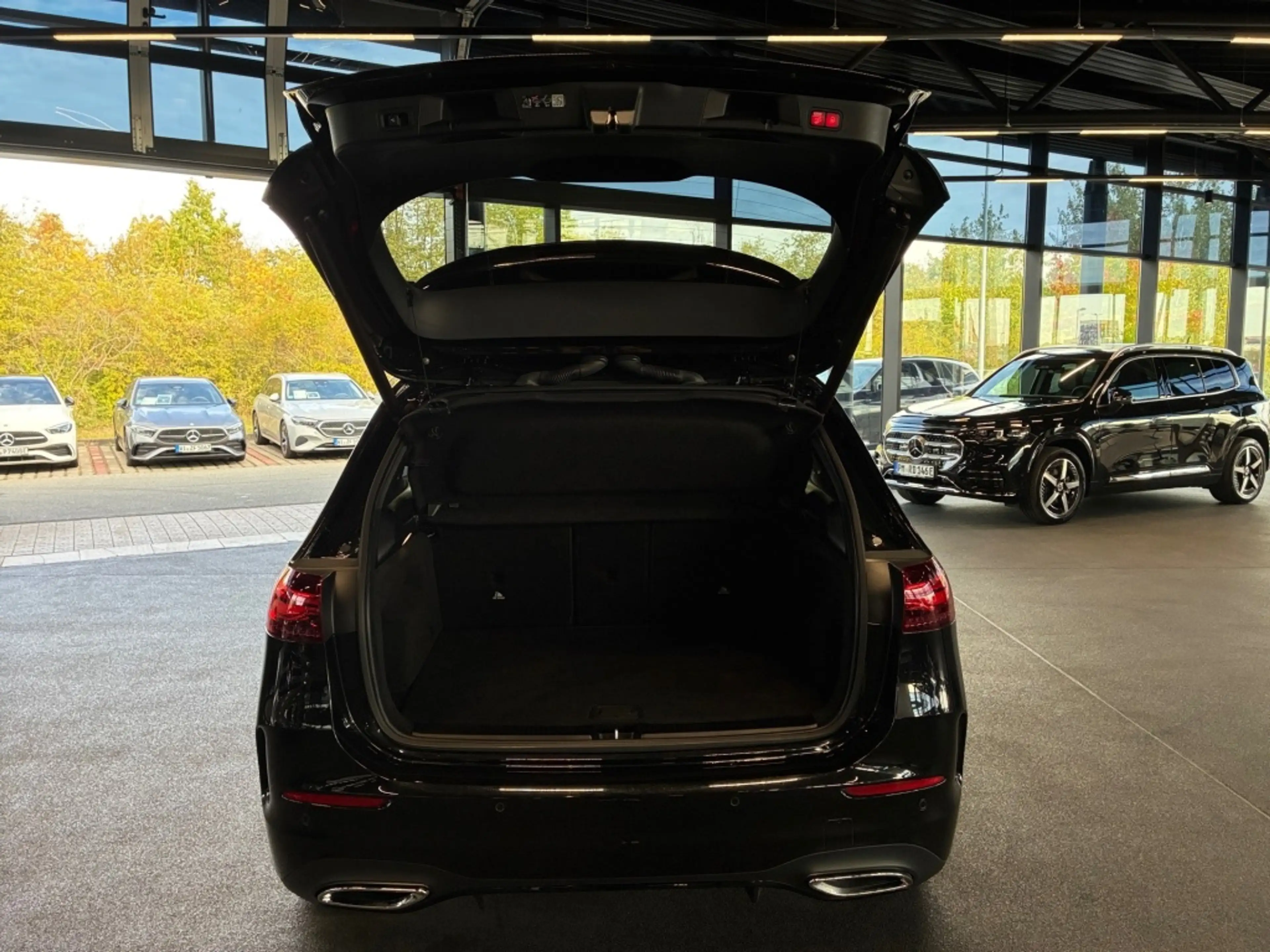Mercedes-Benz B 220 d AMG NIGHT 360 NAVI PANO LKRDHZG AHK SHZ — photo 13