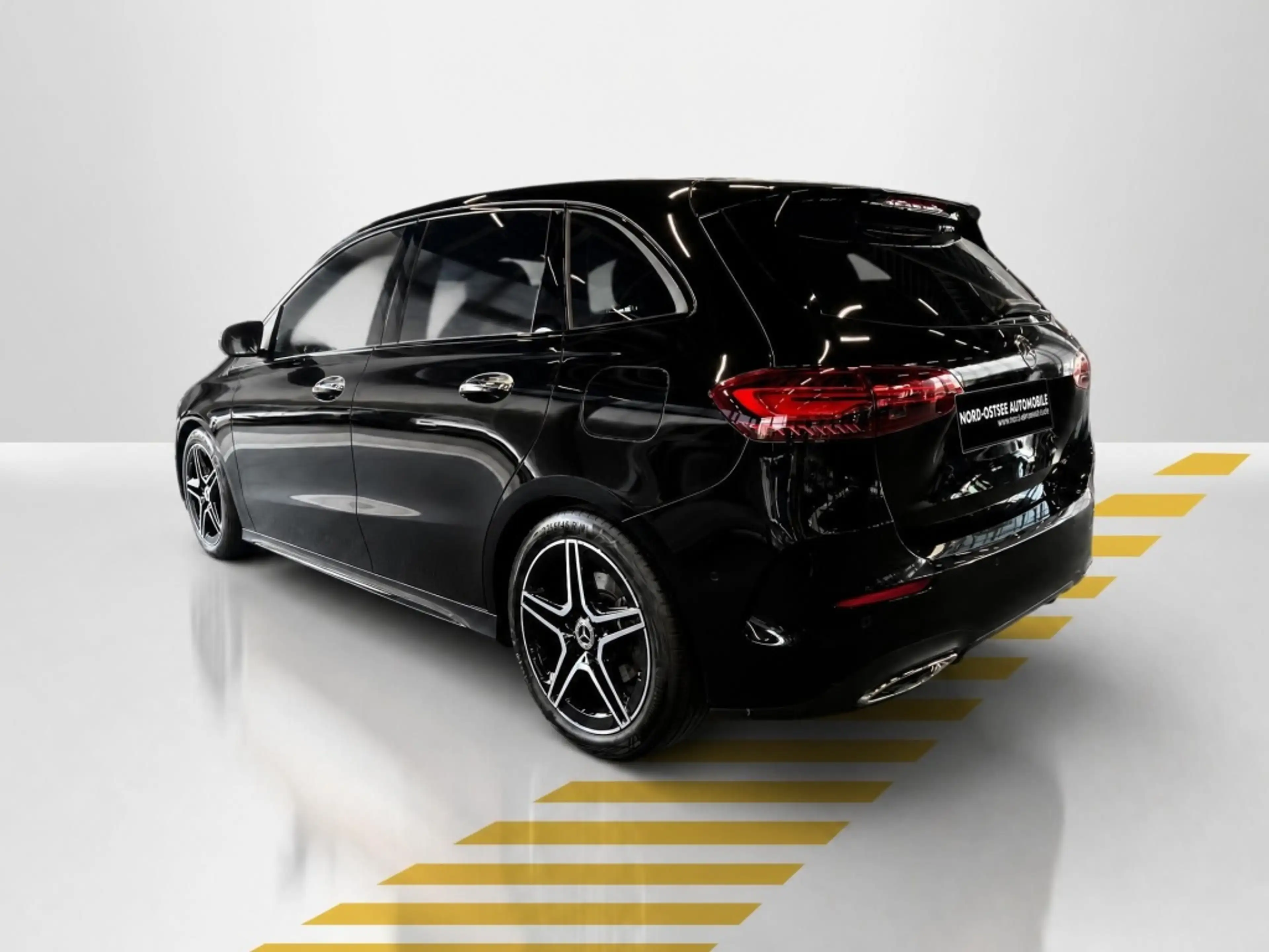 Mercedes-Benz B 220 d AMG NIGHT 360 NAVI PANO LKRDHZG AHK SHZ — photo 12