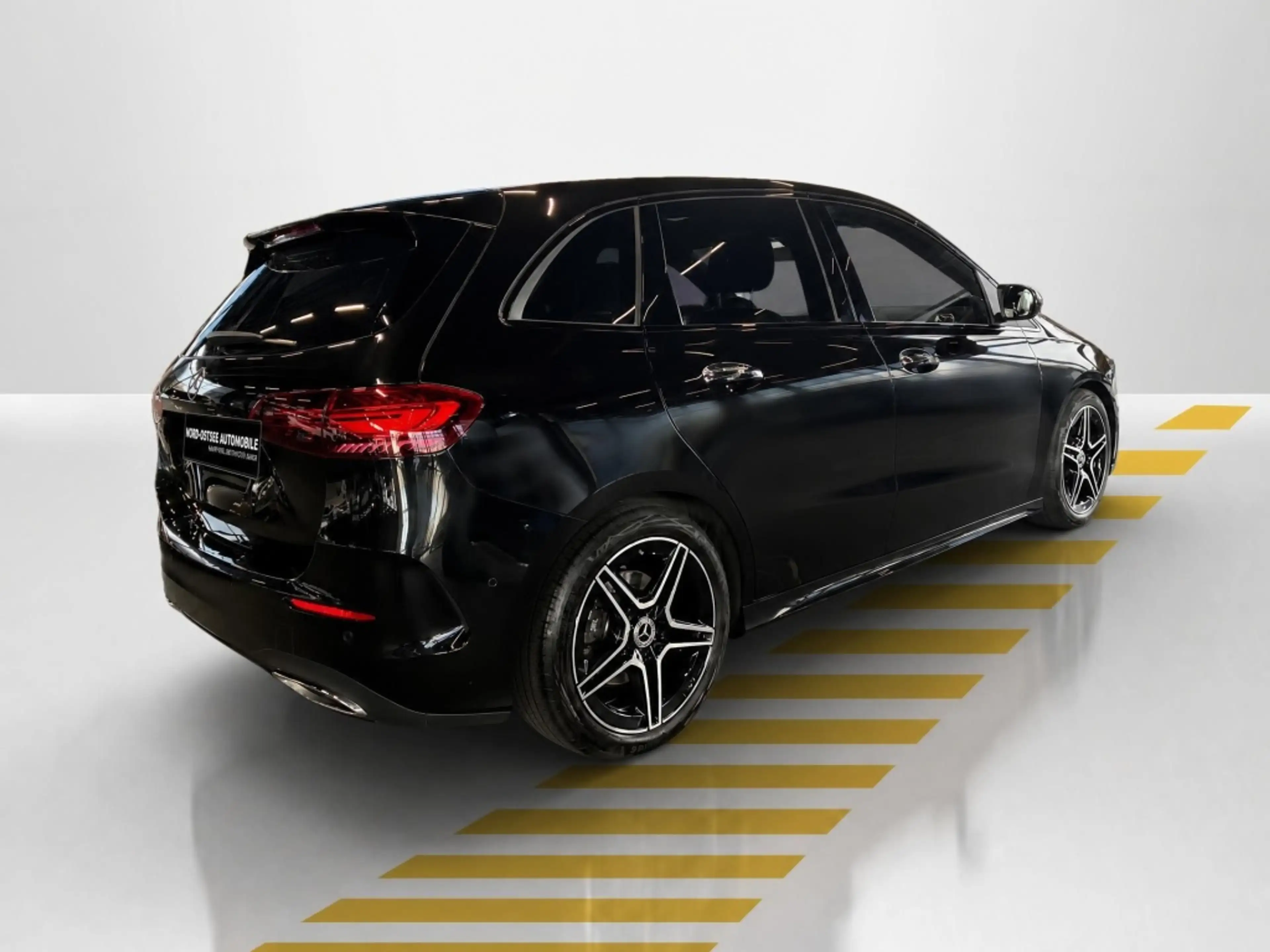 Mercedes-Benz B 220 d AMG NIGHT 360 NAVI PANO LKRDHZG AHK SHZ — photo 14