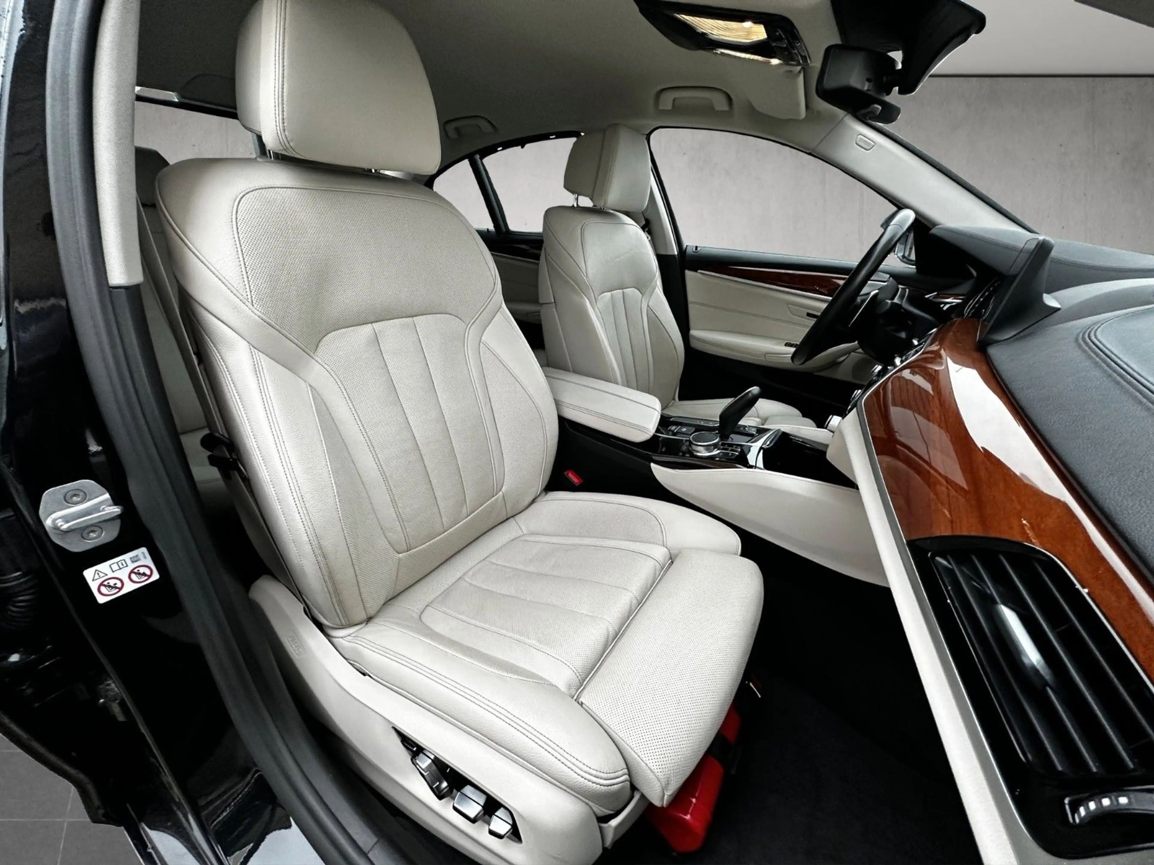 BMW 540 d xDrive Luxury Line Komf.Sitze*Kamera*Stdzg — photo 11