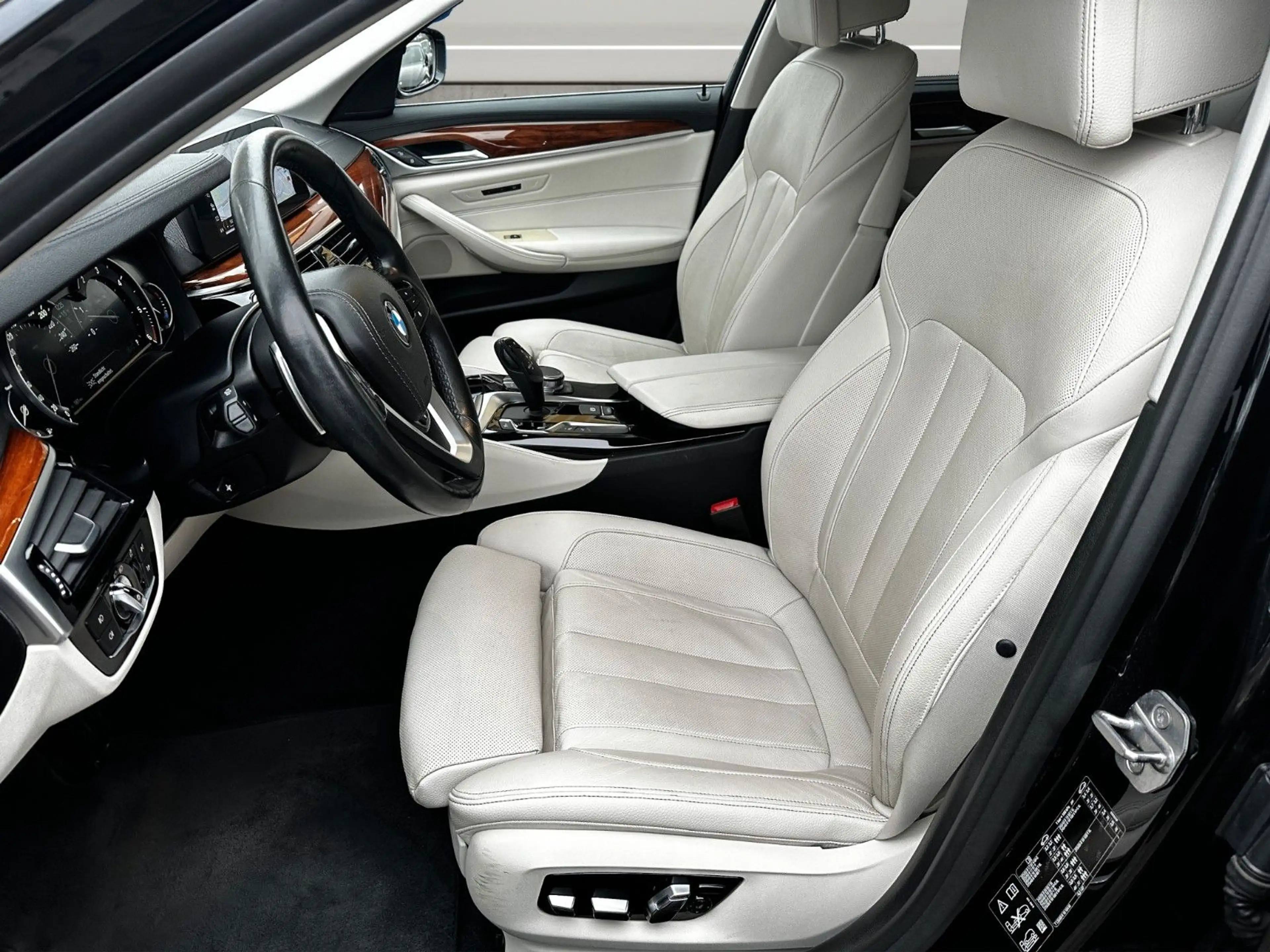 BMW 540 d xDrive Luxury Line Komf.Sitze*Kamera*Stdzg — photo 4
