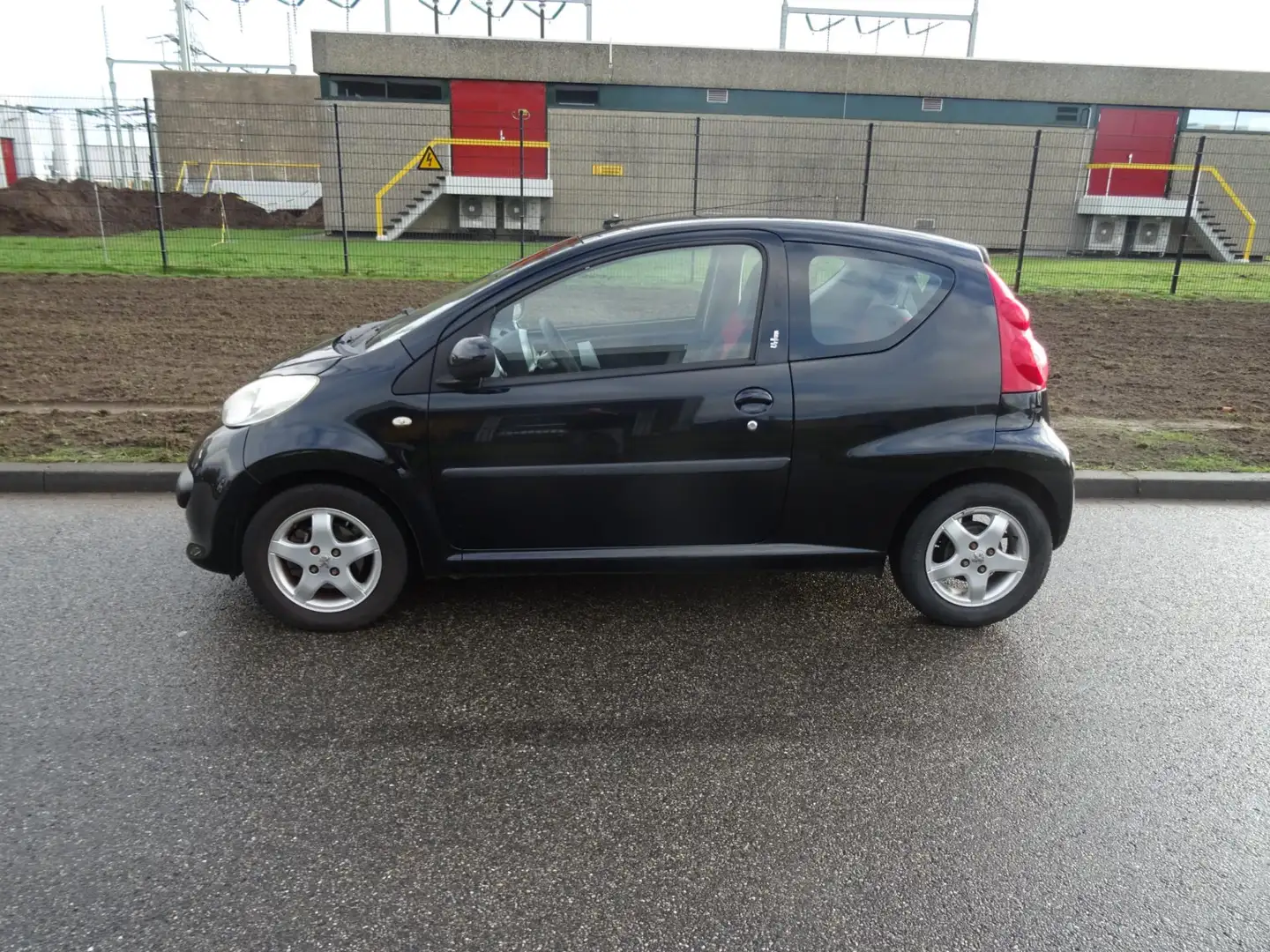 Peugeot 107 1.0-12V XS Urban Move Zwart - 2