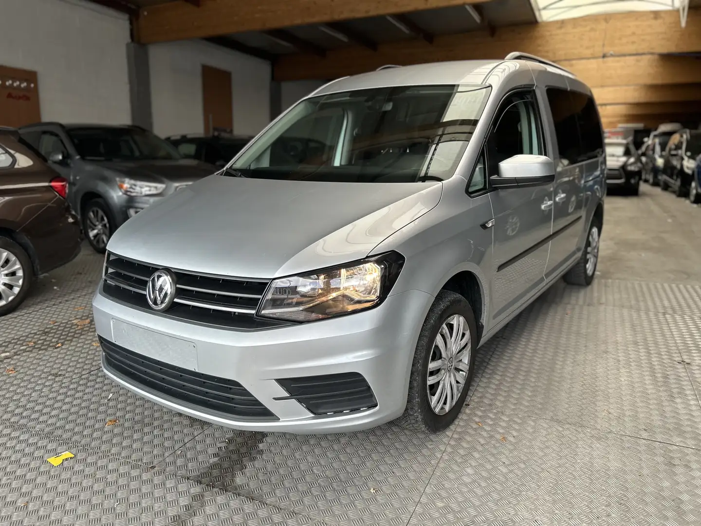 Volkswagen Caddy Caddy Maxi 2.0 TDi SCR Maxi utilitaire Grijs - 1