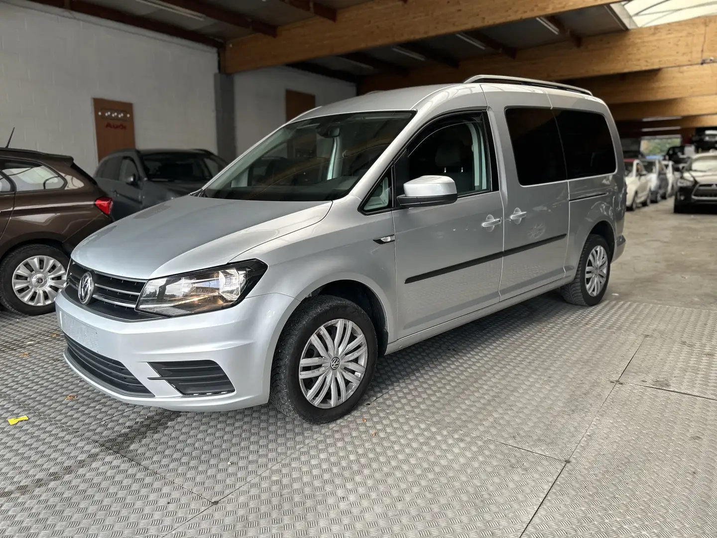 Volkswagen Caddy Caddy Maxi 2.0 TDi SCR Maxi utilitaire Grijs - 2