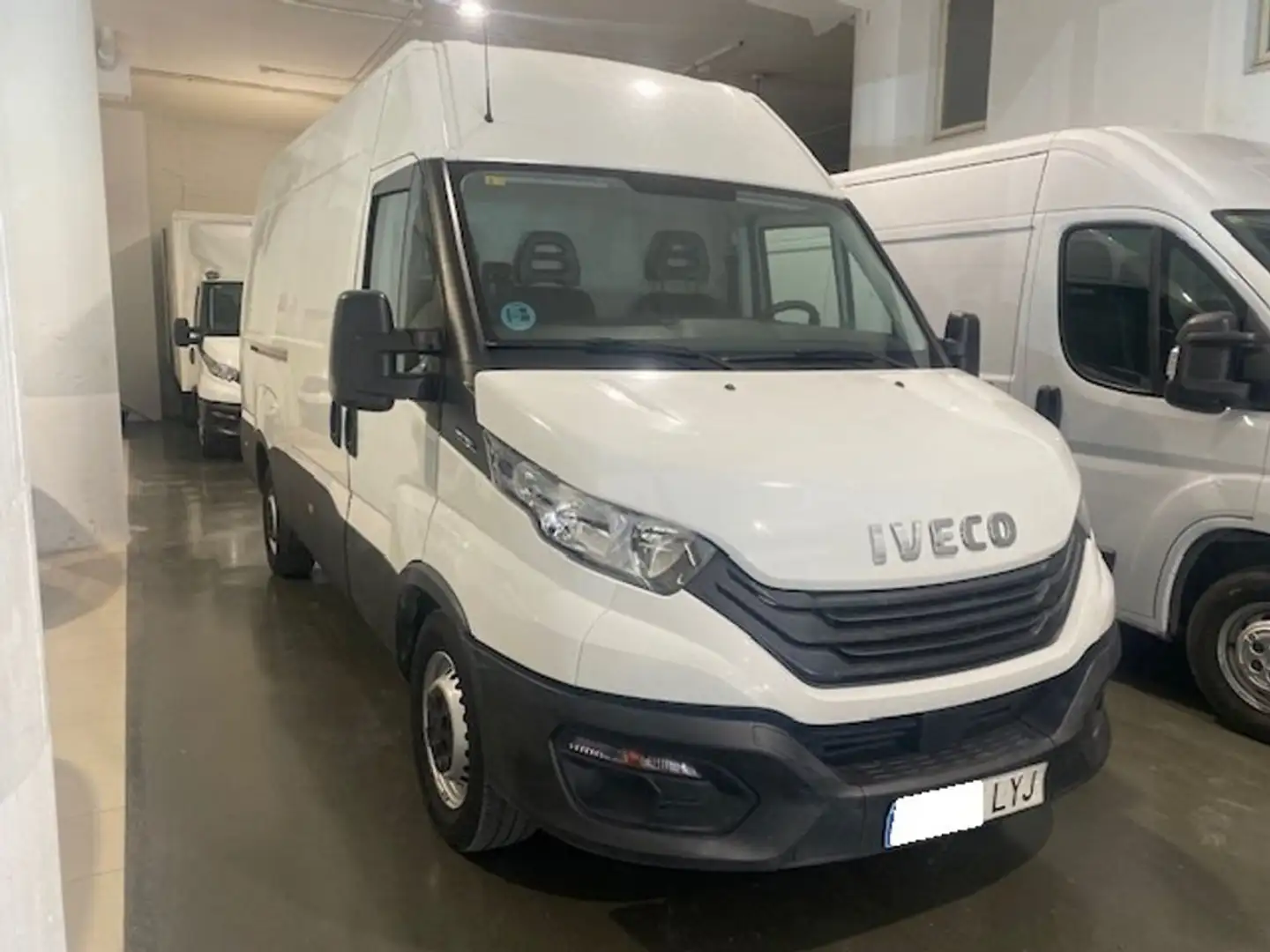 Iveco Daily Furgón 35S16 V 3520L H2 12.0 160cv Biały - 2