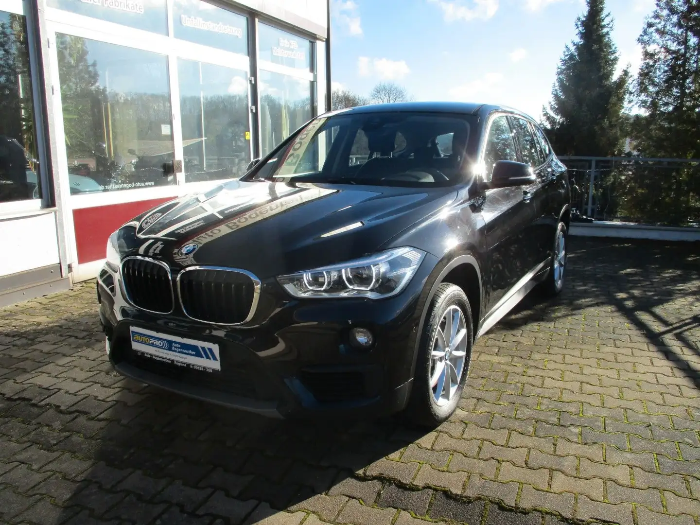BMW X1 sDrive 20 i+1.Hand+LED+Navi Nero - 1