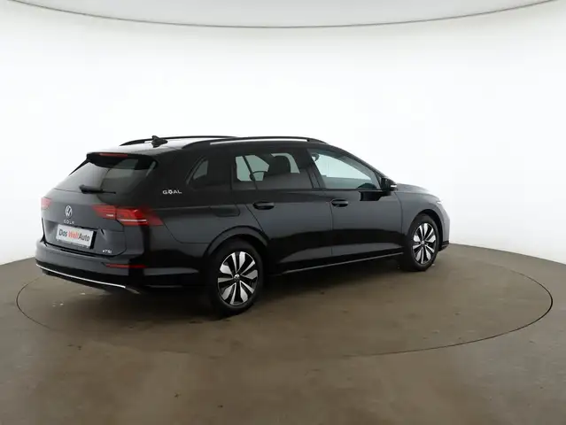 Volkswagen Golf view 4