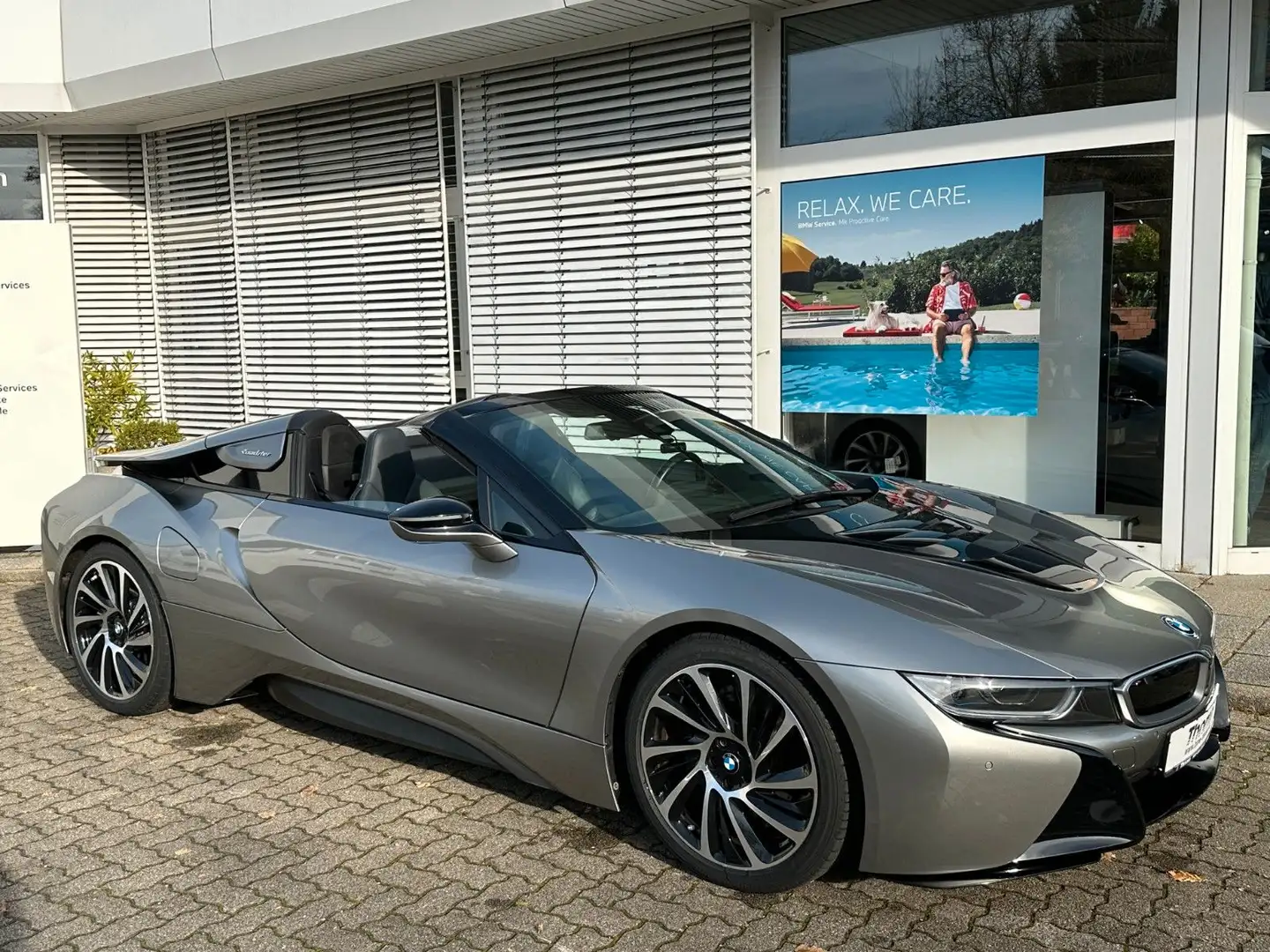 BMW i8 Roadster + Navi+Laser+Klimaauto.+HarmanKardon Grau - 1