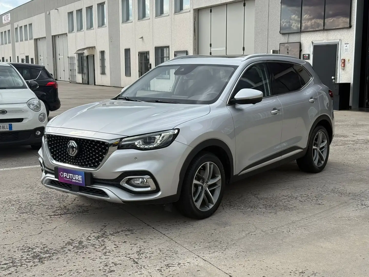 MG HS 1.5T-GDI Luxury Silber - 1