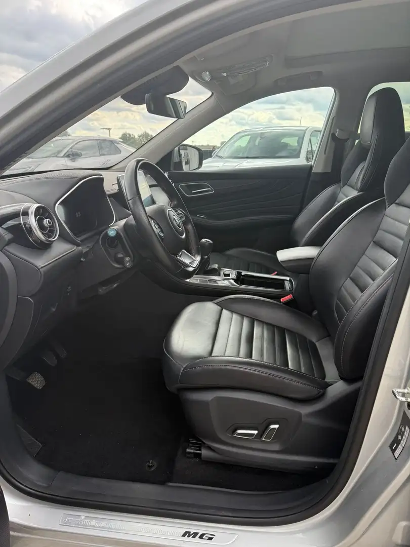 MG HS 1.5T-GDI Luxury Silber - 2