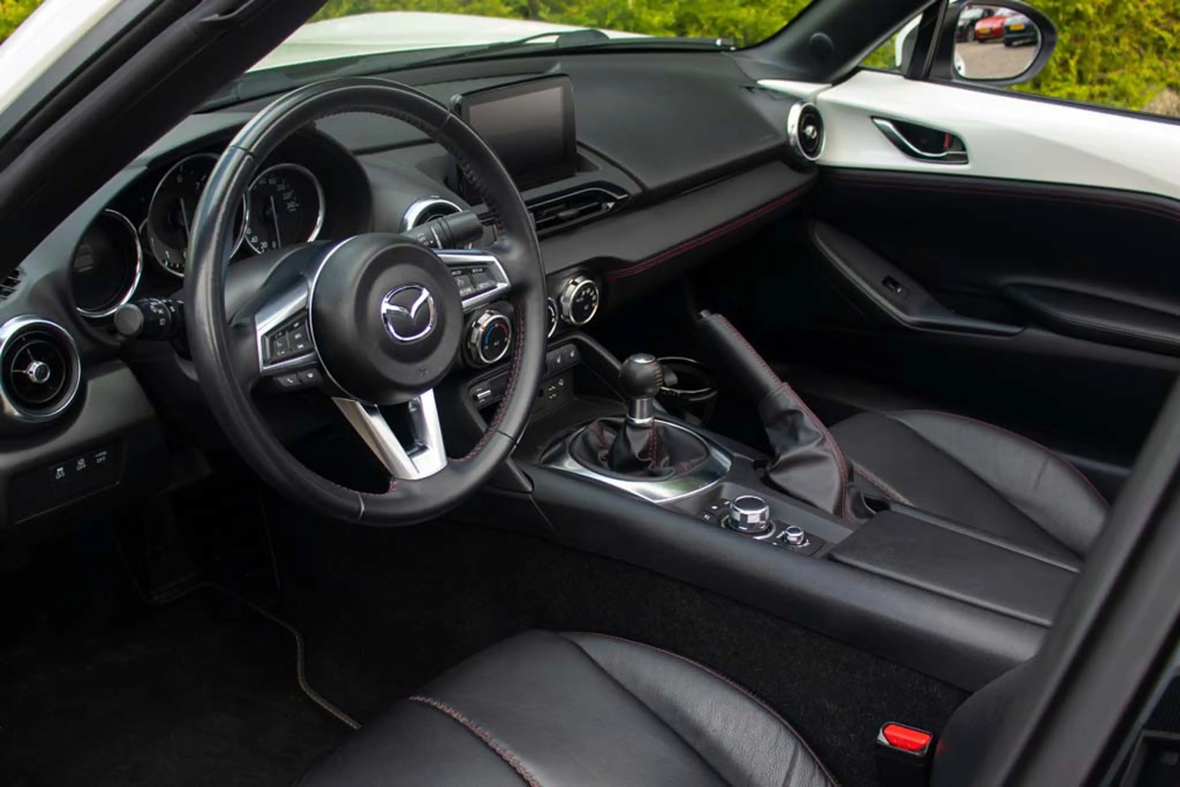 Mazda MX-5 RF NDRF 2.0l SkyActiv-G 184 GT-M Snowflake White P — photo 13