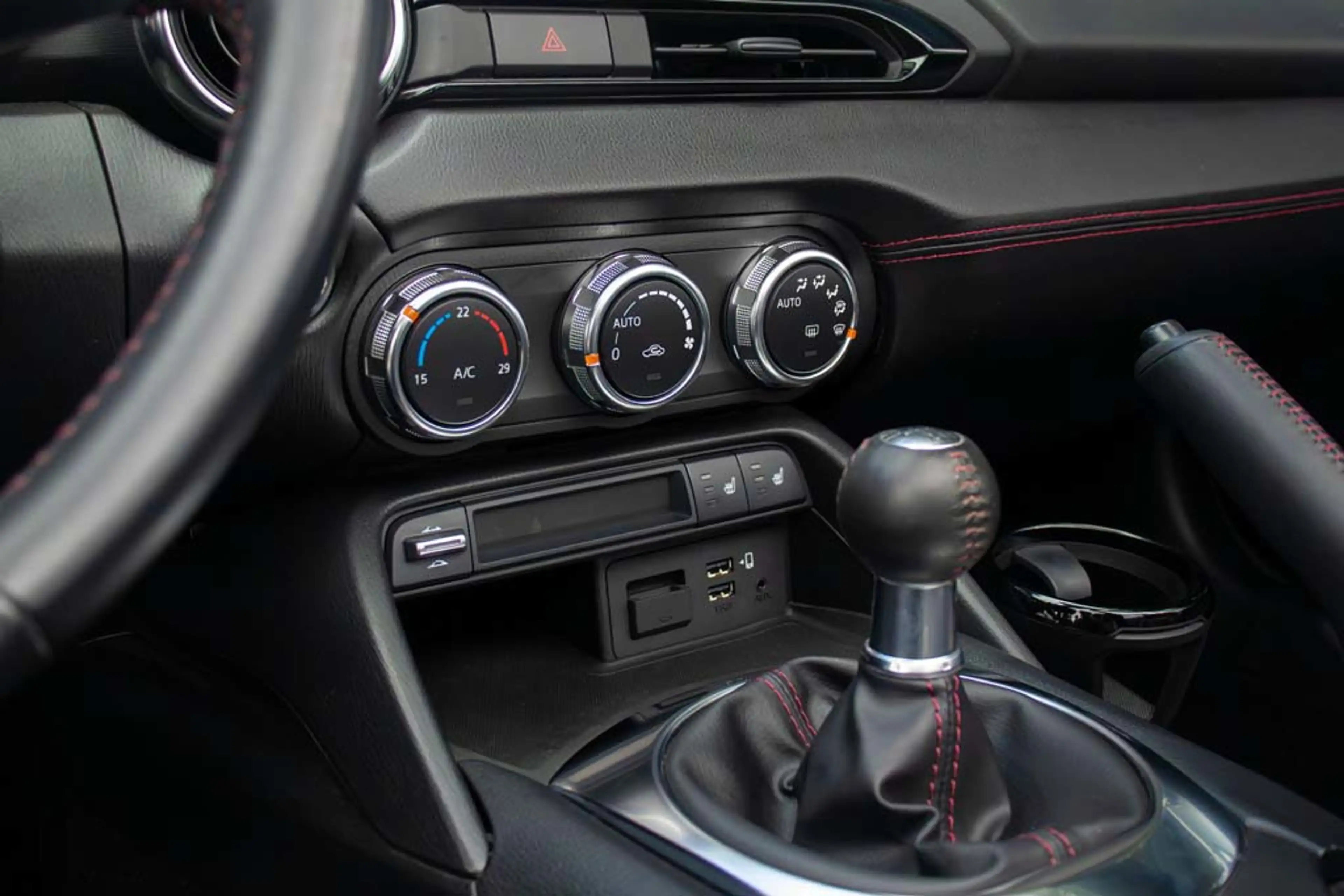 Mazda MX-5 RF NDRF 2.0l SkyActiv-G 184 GT-M Snowflake White P — photo 15