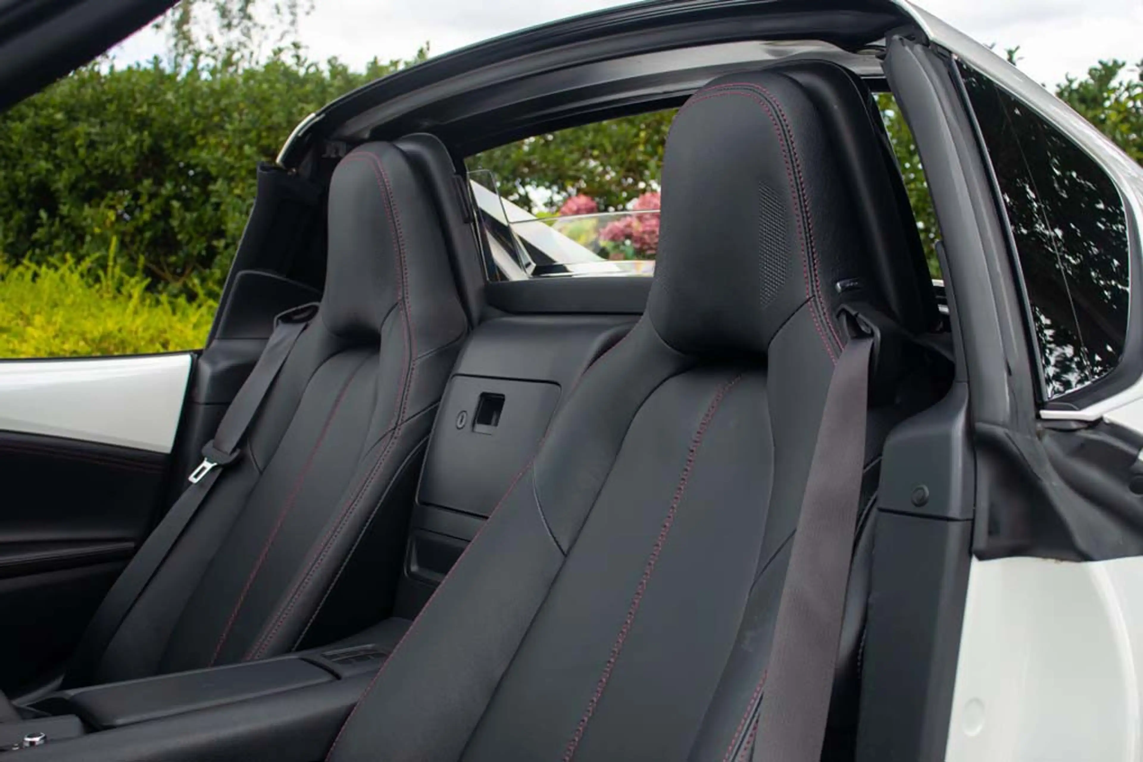 Mazda MX-5 RF NDRF 2.0l SkyActiv-G 184 GT-M Snowflake White P — photo 6