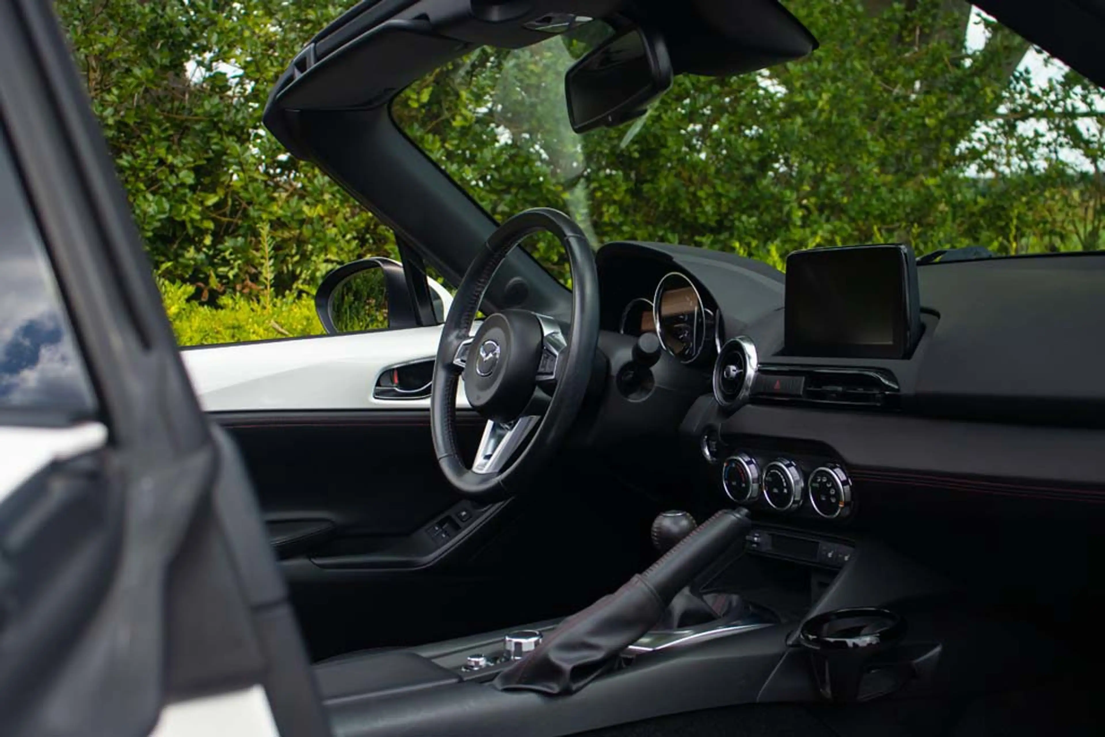Mazda MX-5 RF NDRF 2.0l SkyActiv-G 184 GT-M Snowflake White P — photo 14