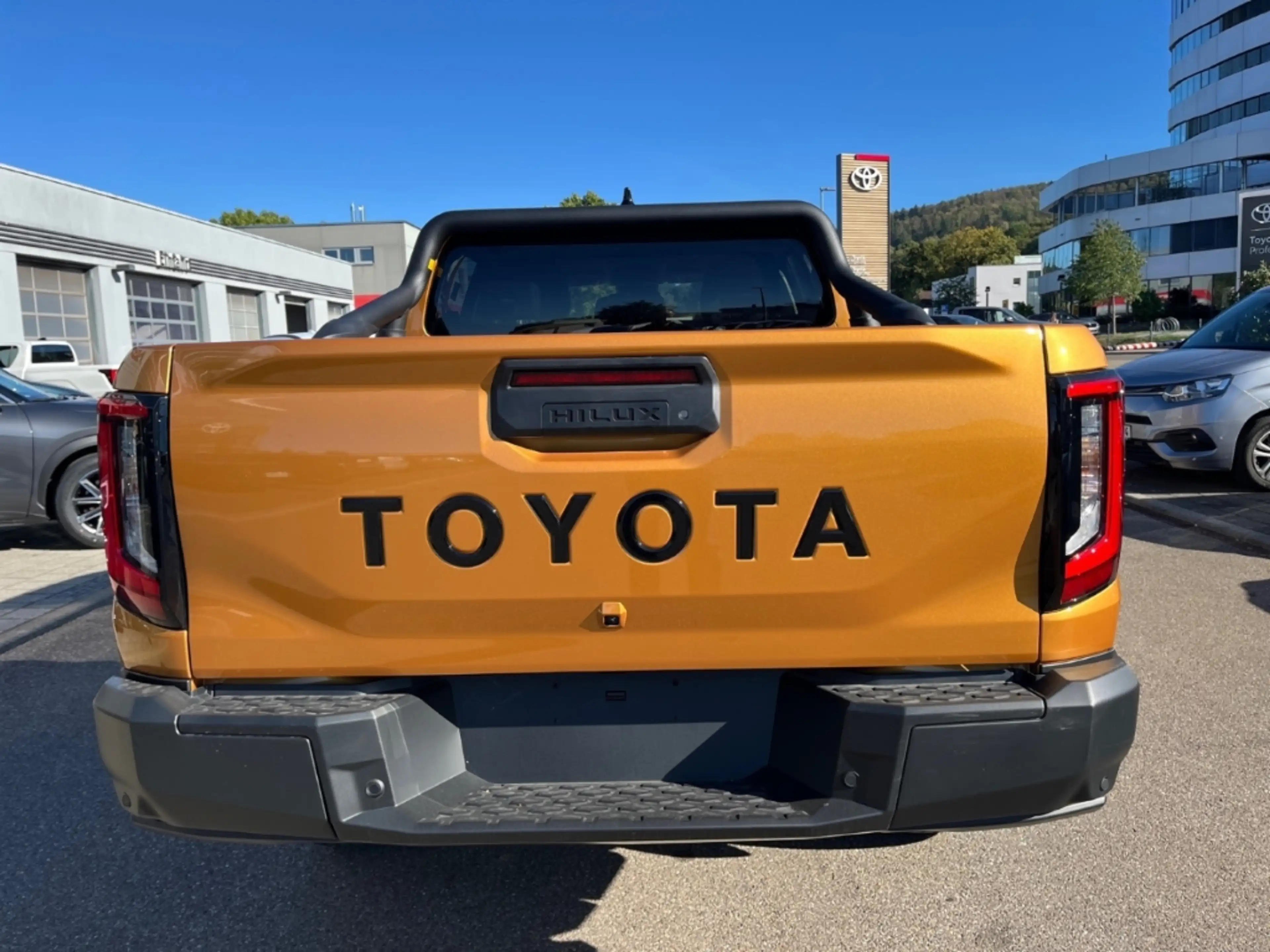 Toyota Hilux Double Cab Invincible 2,8l D-4D MHEV - ON STOCK — photo 10