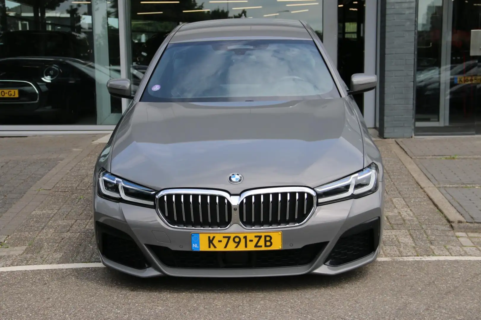 BMW 545 5-serie 545e xDrive High Executive M-PAKKET DEALER Grijs - 2