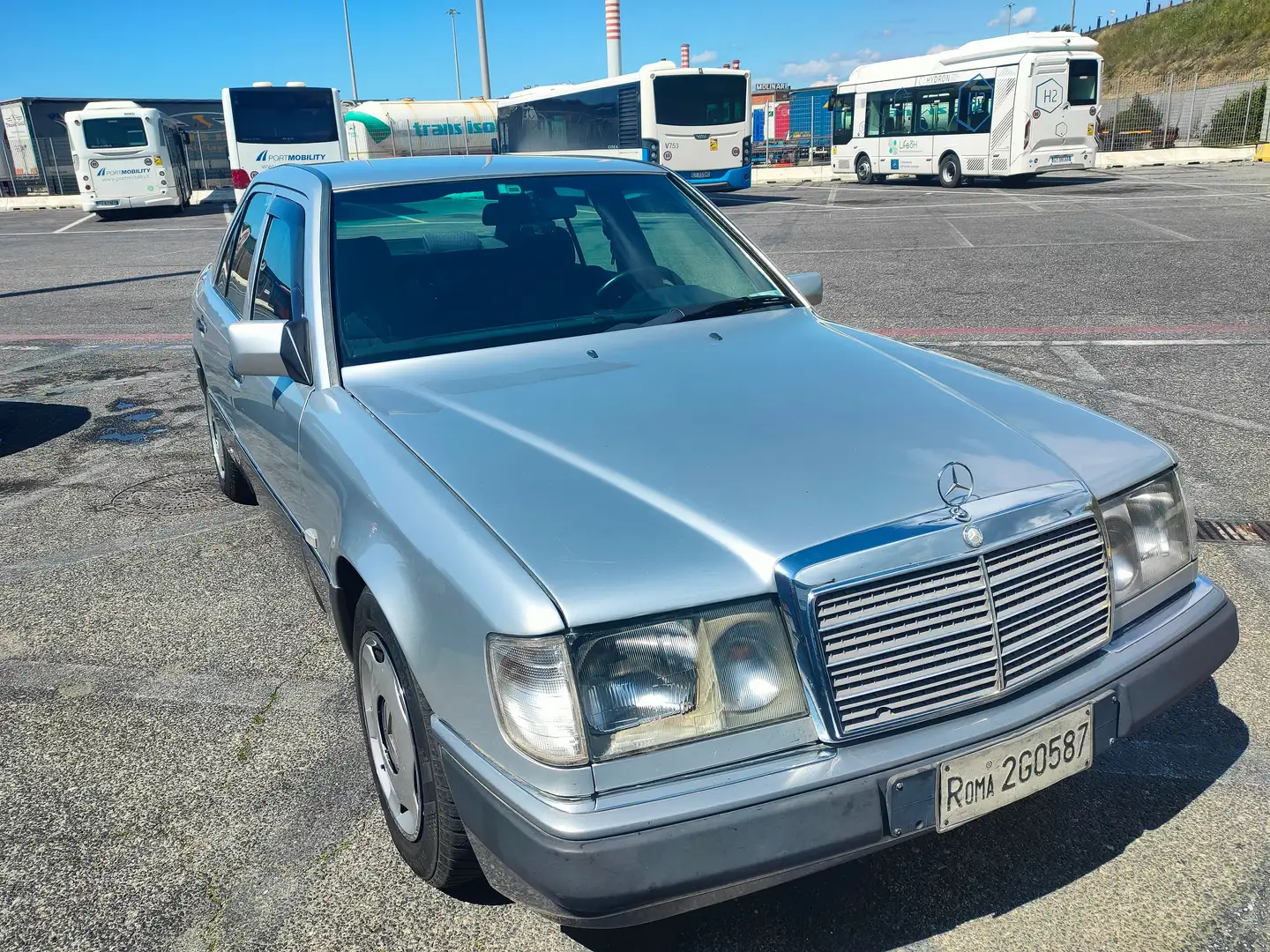 Mercedes-Benz 200 Elegance Stříbrná - 1