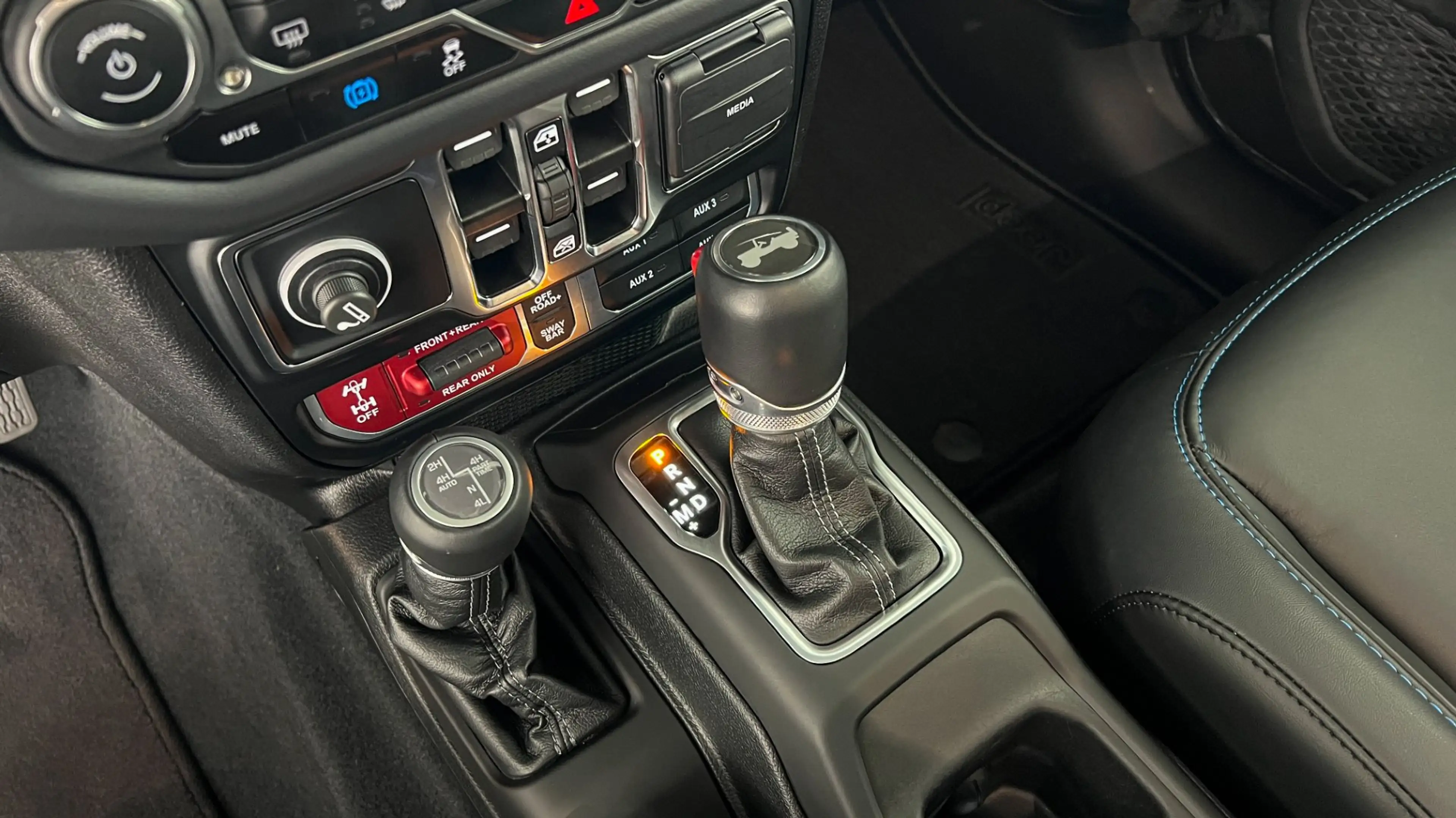 Jeep Wrangler Rubicon 2.0 AT 4XE — photo 13