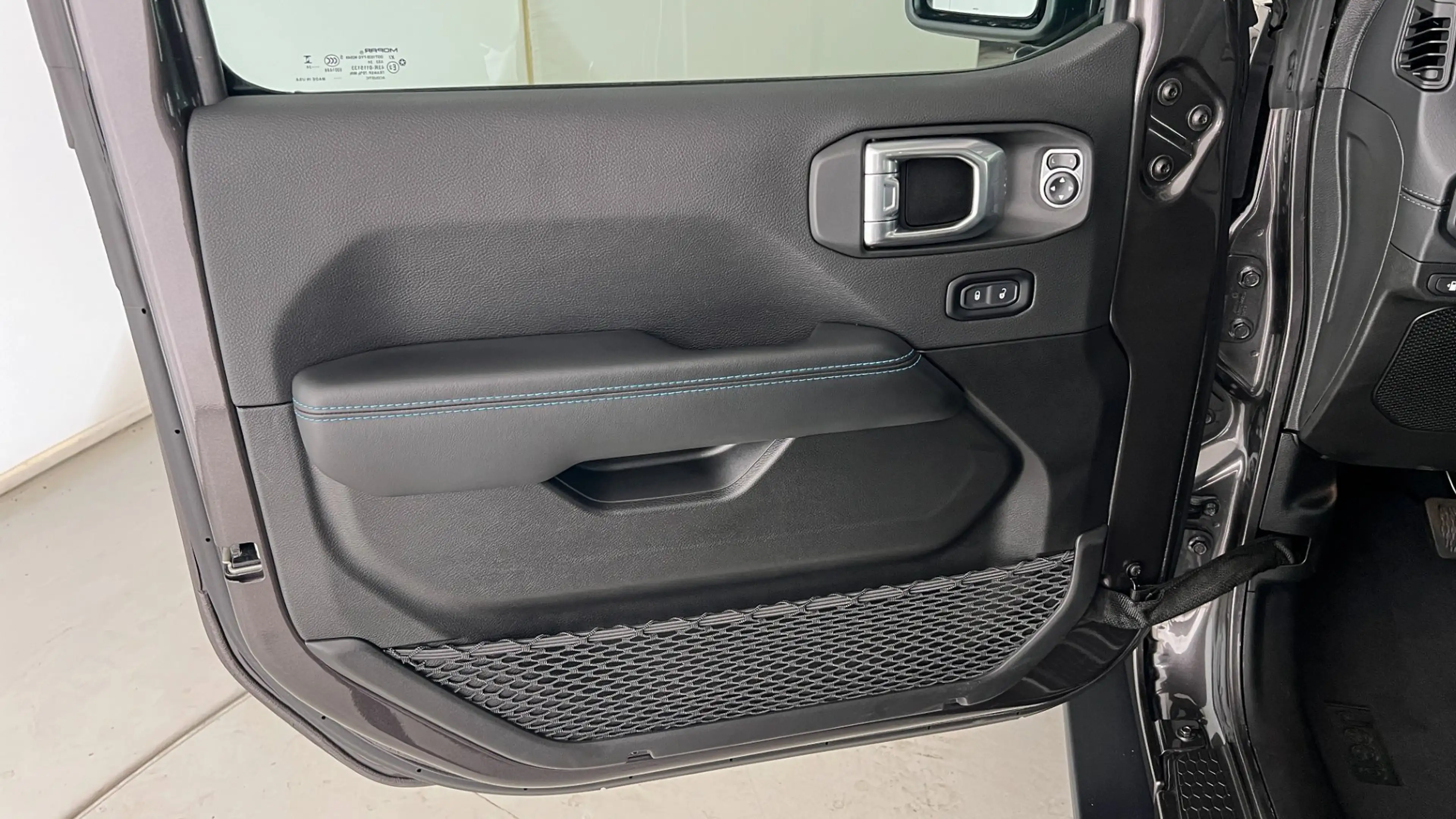 Jeep Wrangler Rubicon 2.0 AT 4XE — photo 14