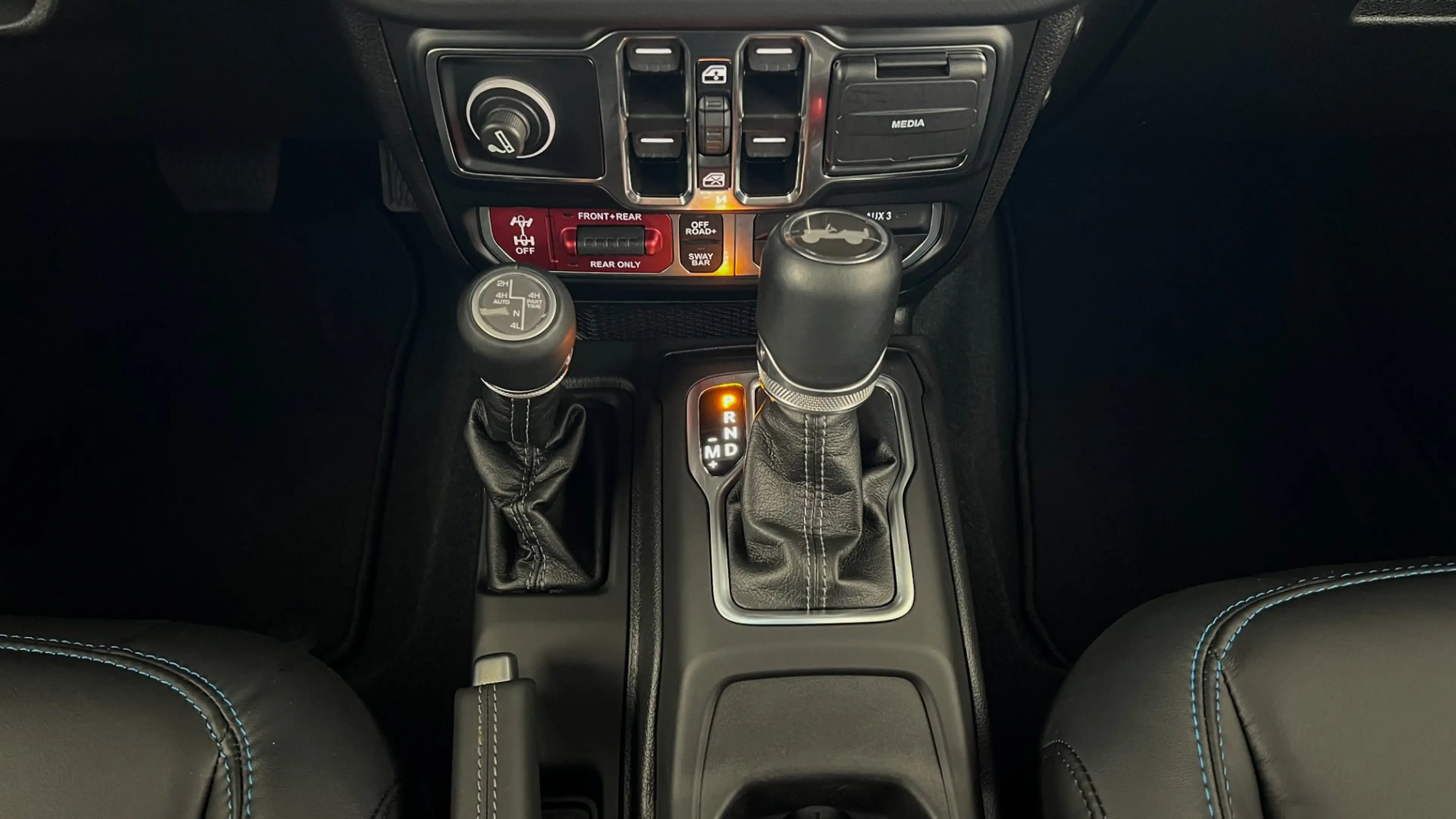 Jeep Wrangler Rubicon 2.0 AT 4XE — photo 10