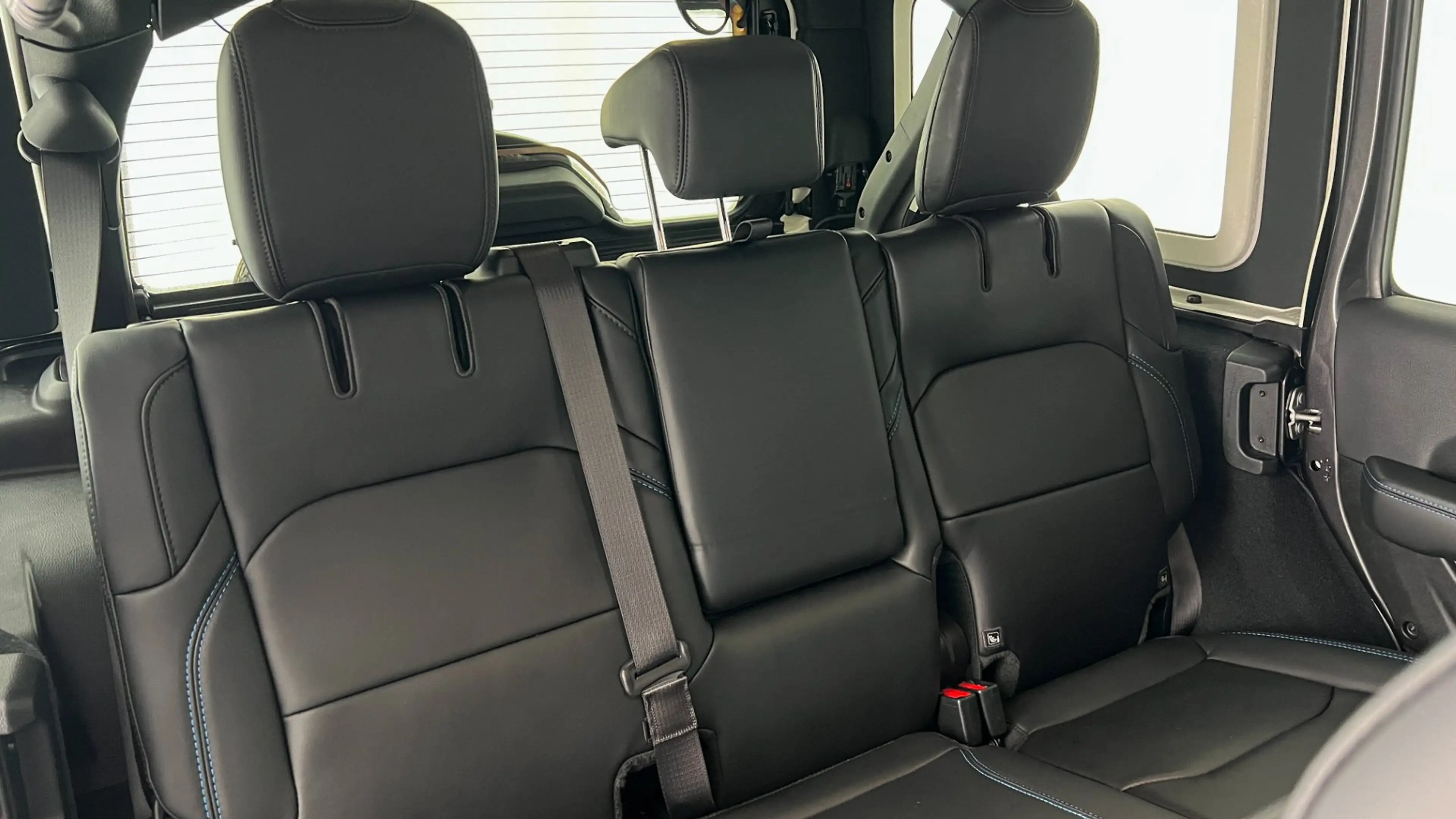 Jeep Wrangler Rubicon 2.0 AT 4XE — photo 6