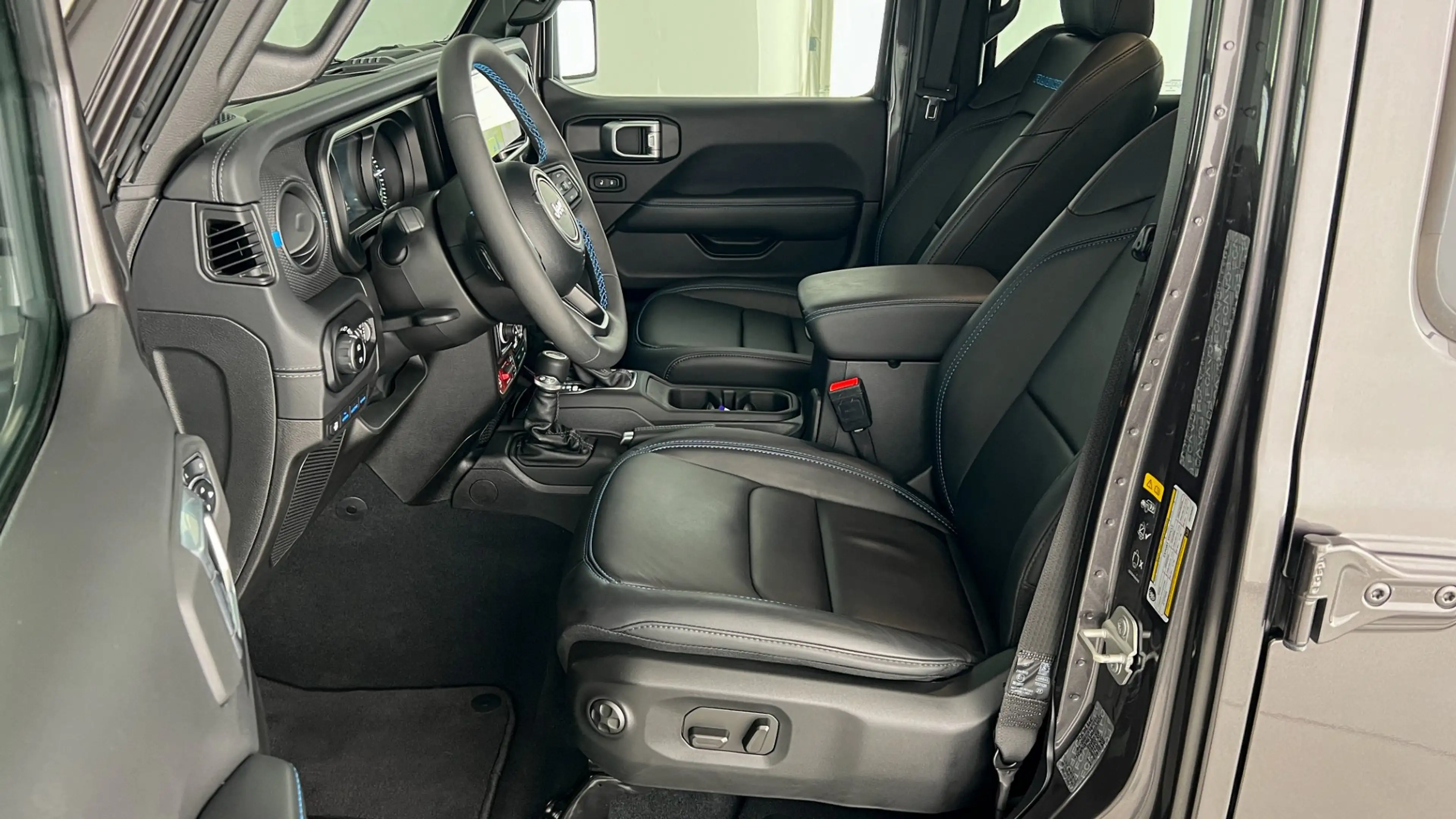 Jeep Wrangler Rubicon 2.0 AT 4XE — photo 12