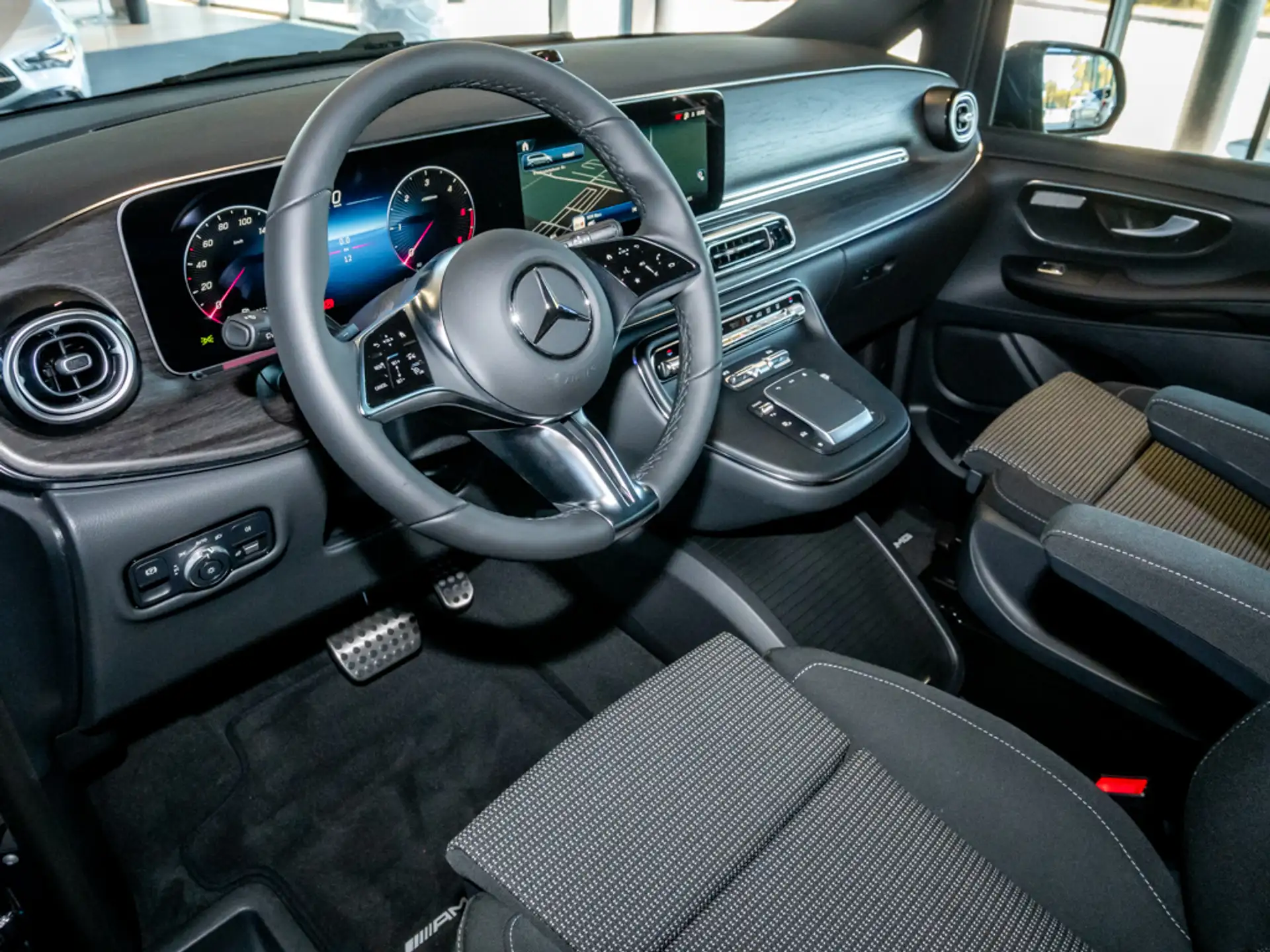 벤츠 Mercedes-Benz V 300 d STYLE LANG AMG+EASY-PACK+DISTR.+360°-KAM 2026 네이비 사진 8