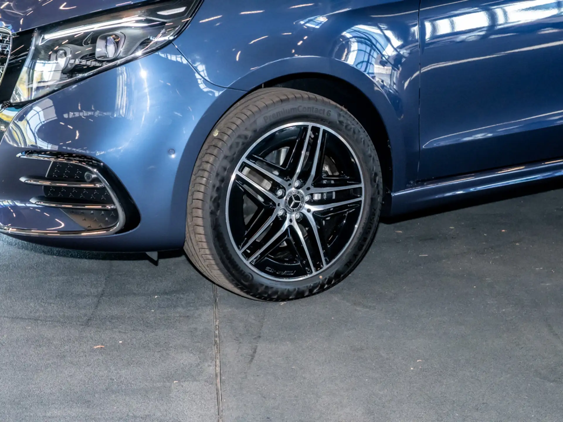 벤츠 Mercedes-Benz V 300 d STYLE LANG AMG+EASY-PACK+DISTR.+360°-KAM 2026 네이비 사진 6