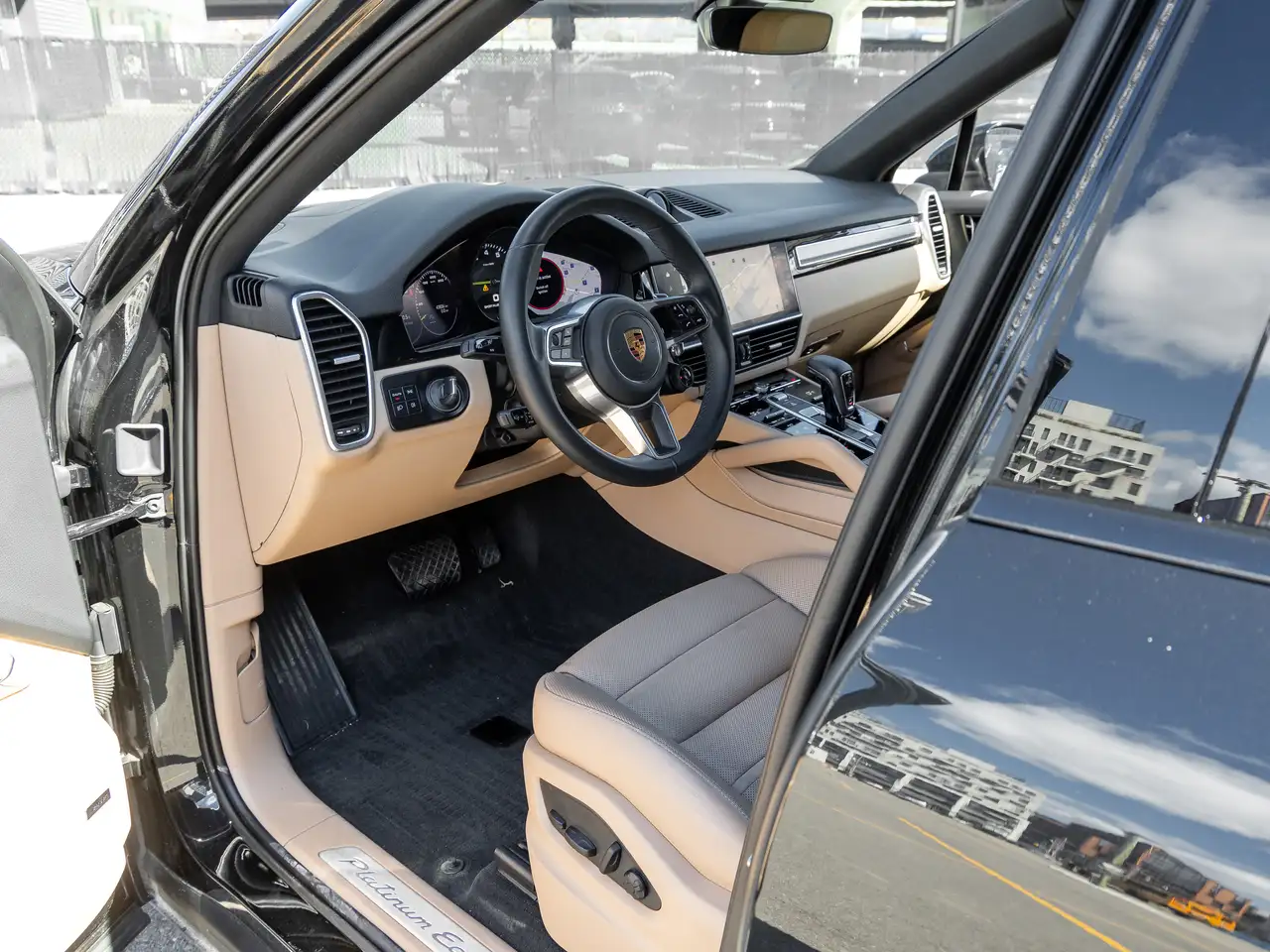Porsche Cayenne снимка Porsche Cayenne