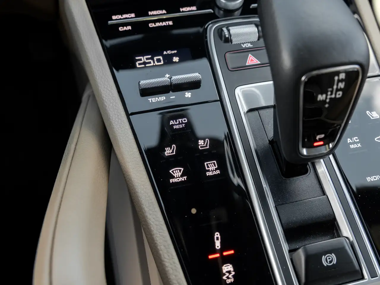 Porsche Cayenne снимка Porsche Cayenne