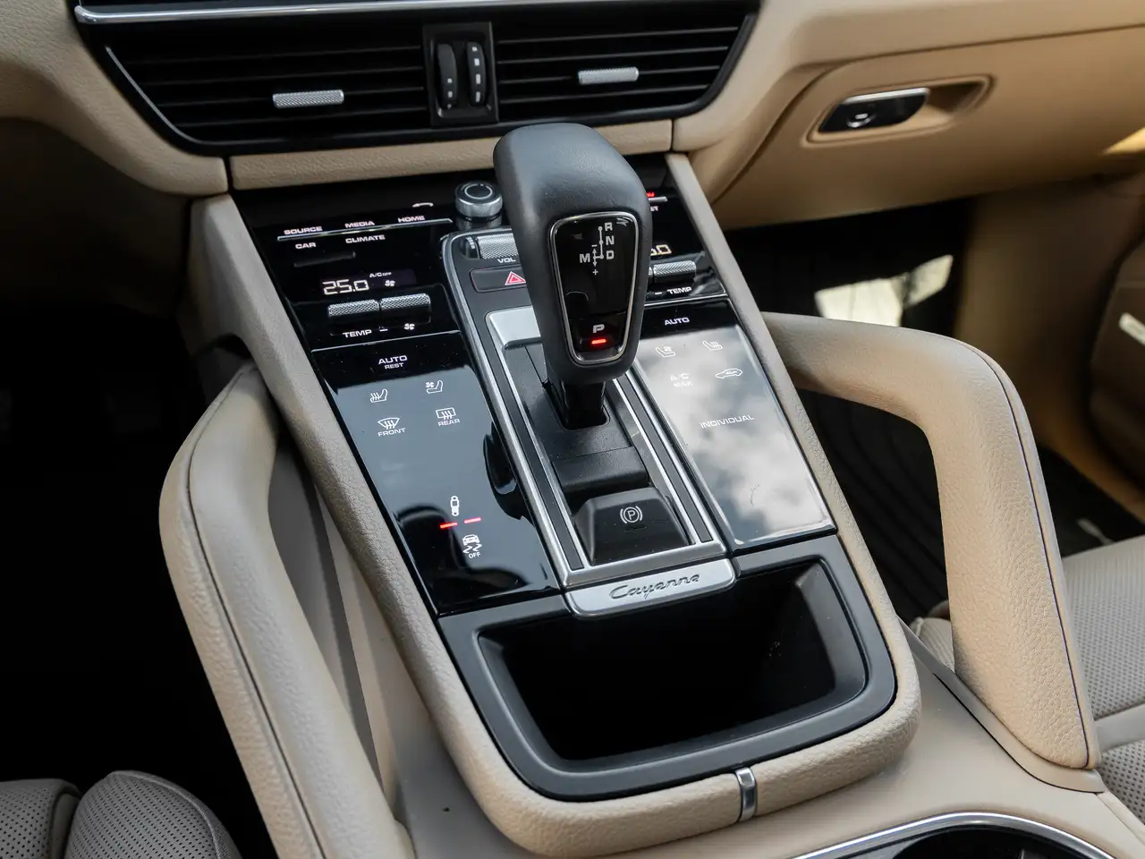 Porsche Cayenne снимка Porsche Cayenne