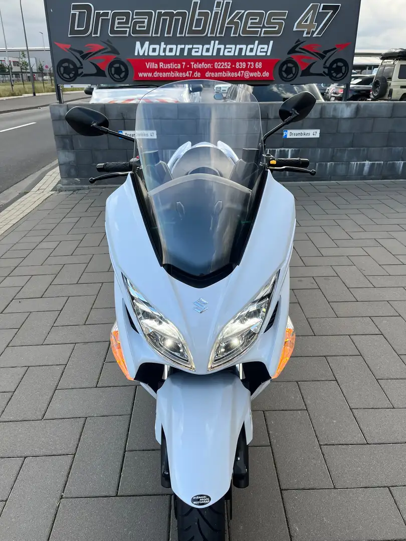 Suzuki Burgman 400 1.FRAUENHAND**NEUZUSTAND**INSPEKTION NEU**2700 KM Blanc - 2