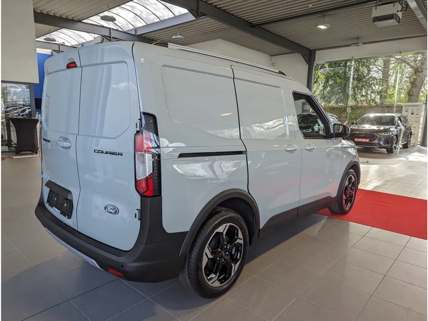 Ford Transit Courier Active 1.5 TDCi Ecoblue 100pk Gri - 2