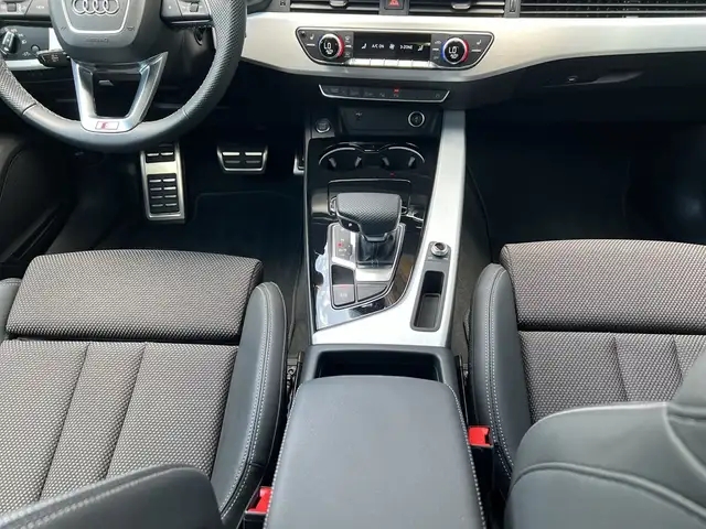 Audi A4 view 9