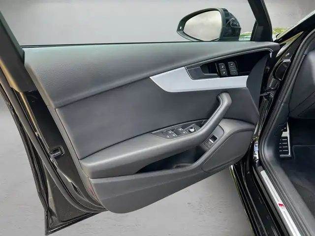 Audi A4 view 6