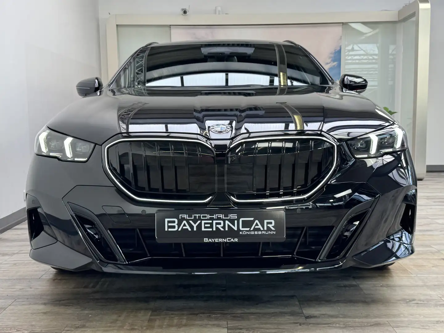 BMW 540 xDrive M Sport Pro 20Zoll AHK Pano Sitzlüft Schwarz - 2