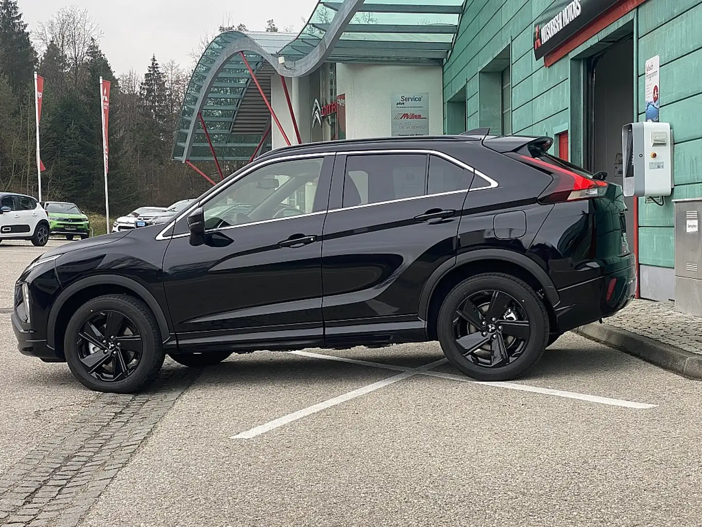 Mitsubishi Eclipse Cross 2,4 PHEV 4WD Black Line Diamond CVT Aut. Schwarz - 2